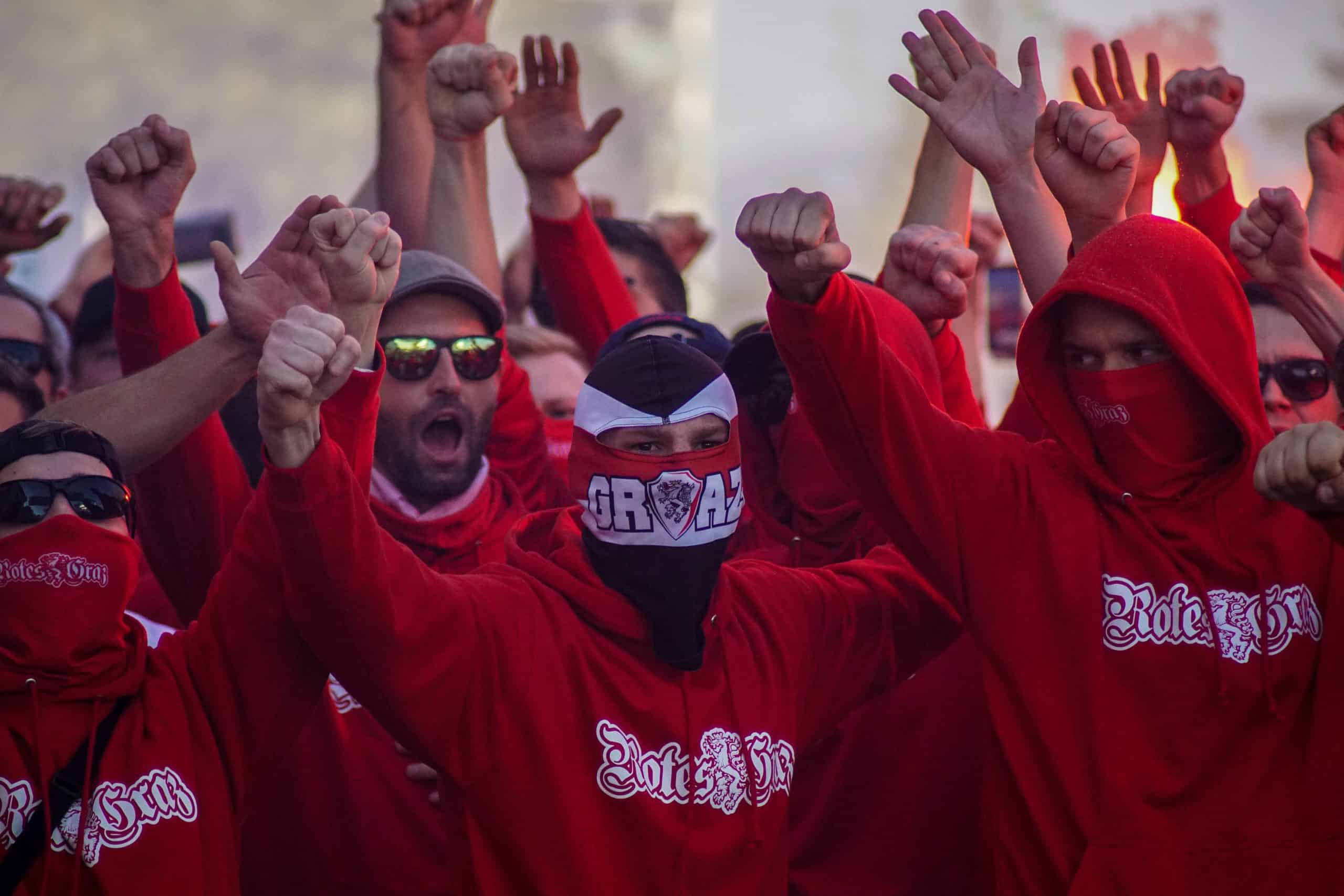 Corteos, tifos & fakkels; na 15 jaar is de Graz derby terug!