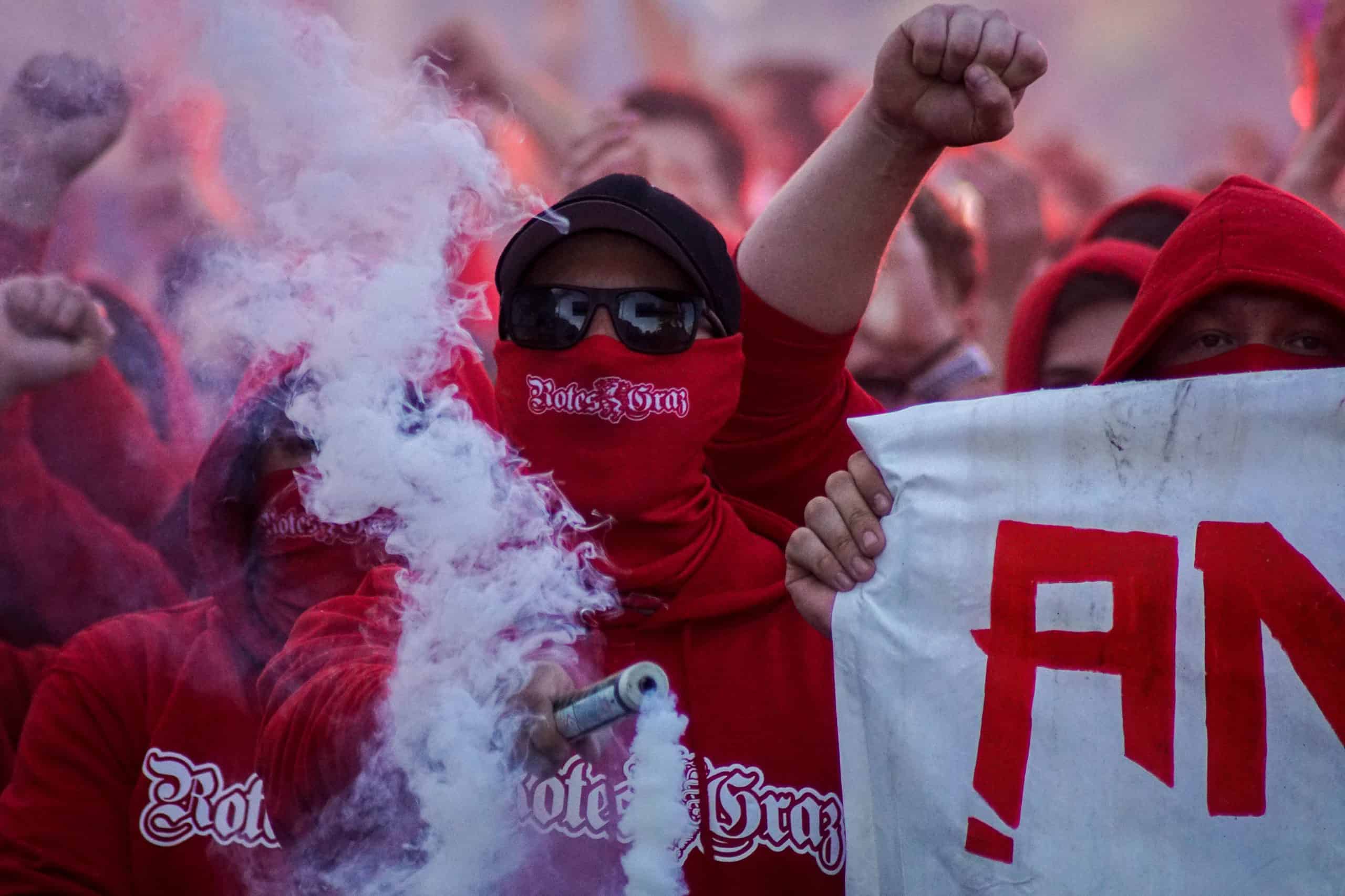 Corteos, tifos & fakkels; na 15 jaar is de Graz derby terug!