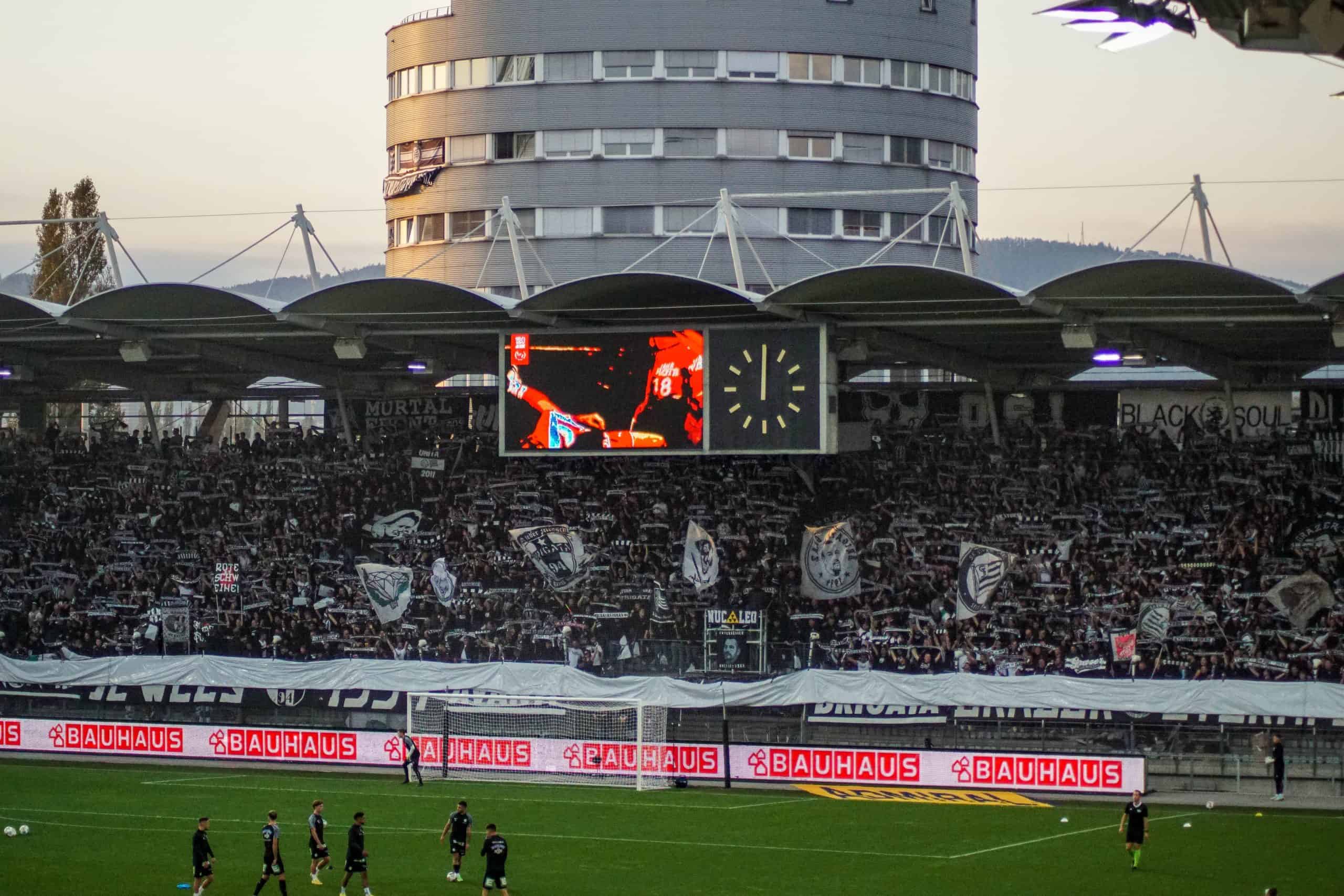 Corteos, tifos & fakkels; na 15 jaar is de Graz derby terug!