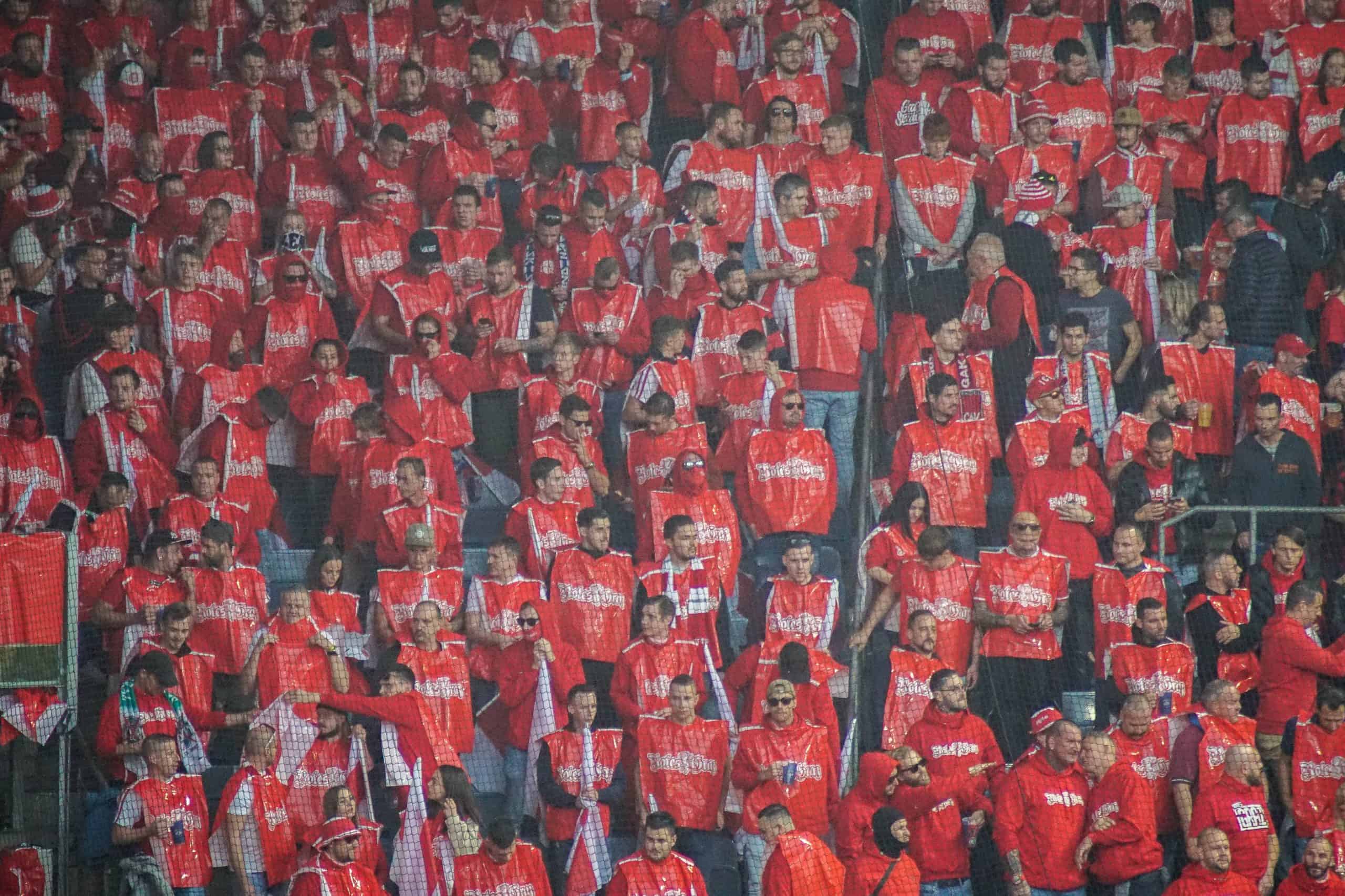 Corteos, tifos & fakkels; na 15 jaar is de Graz derby terug!