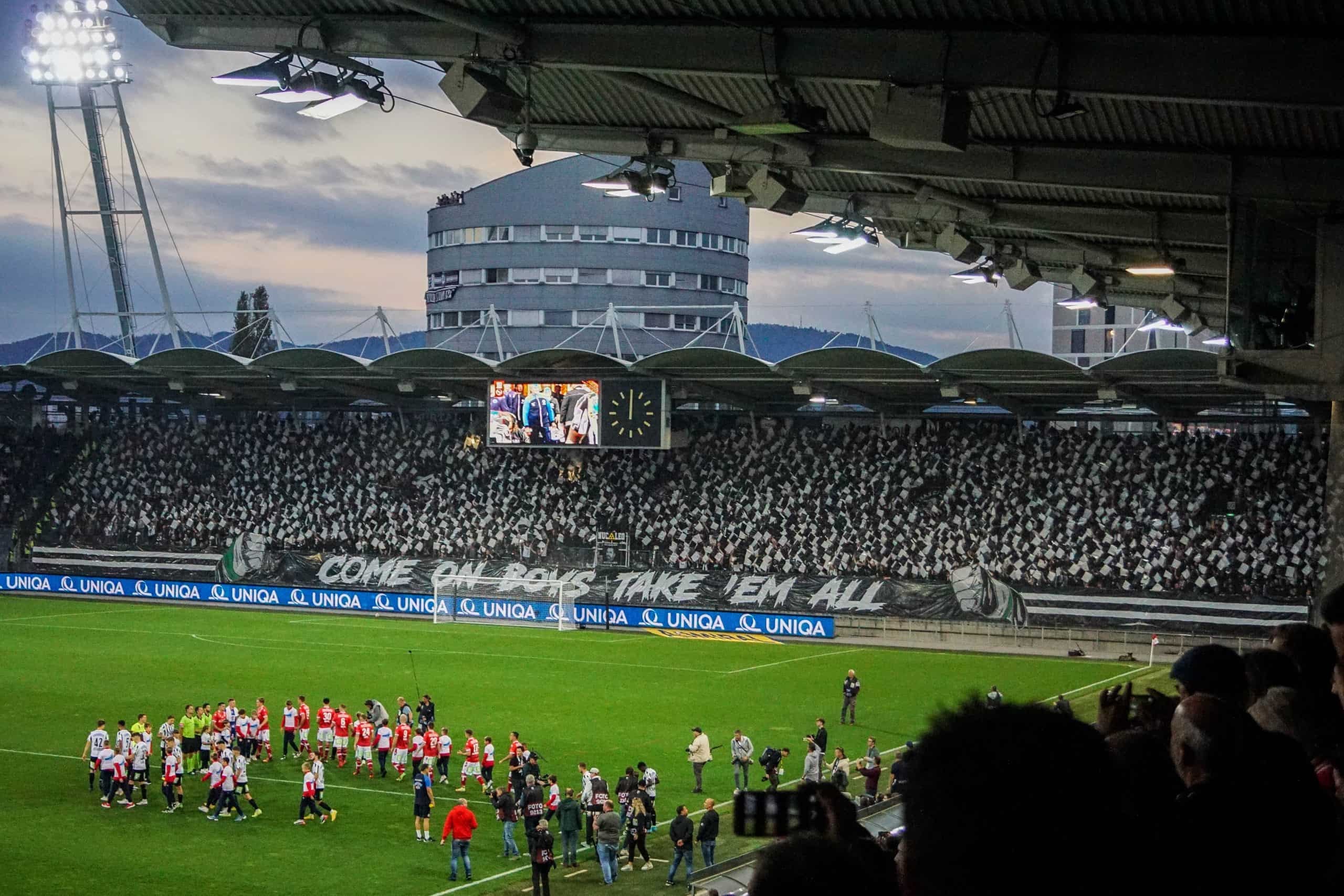 Corteos, tifos & fakkels; na 15 jaar is de Graz derby terug!