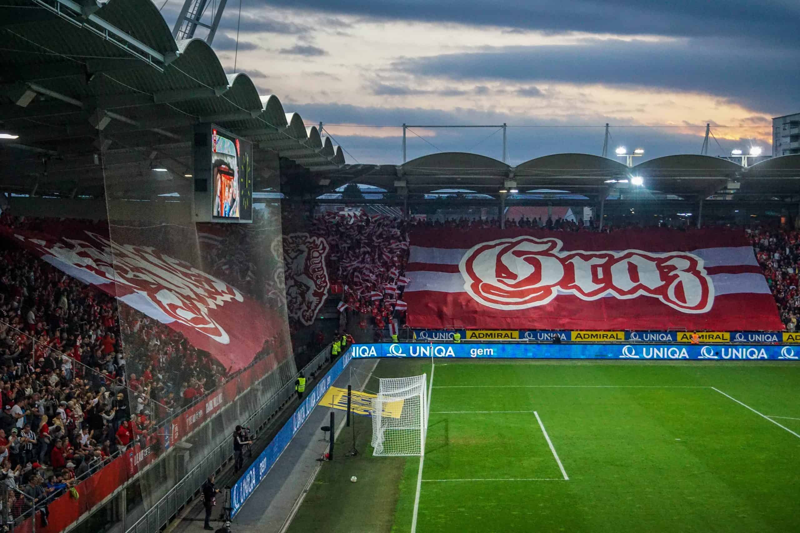 Corteos, tifos & fakkels; na 15 jaar is de Graz derby terug!