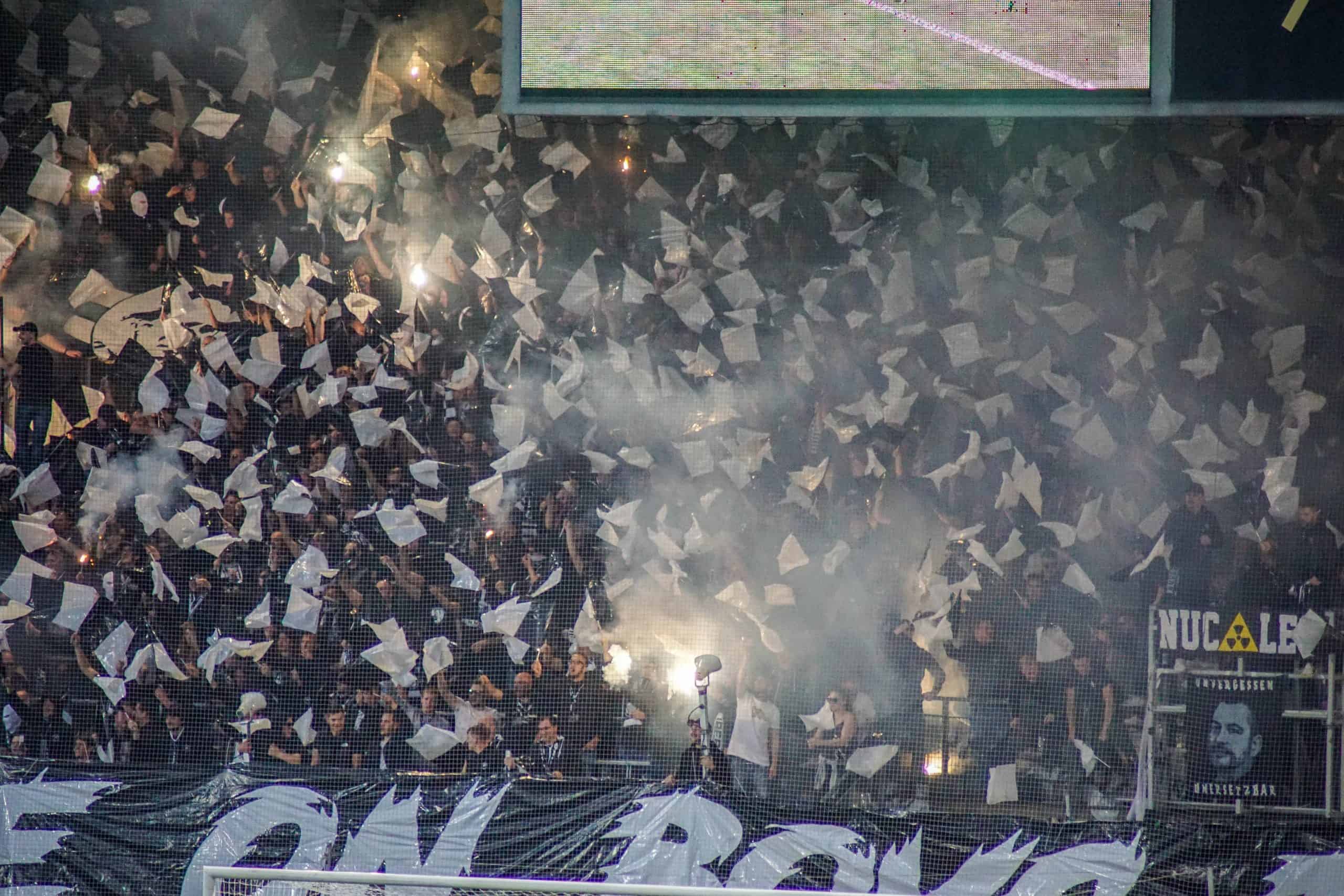 Corteos, tifos & fakkels; na 15 jaar is de Graz derby terug!