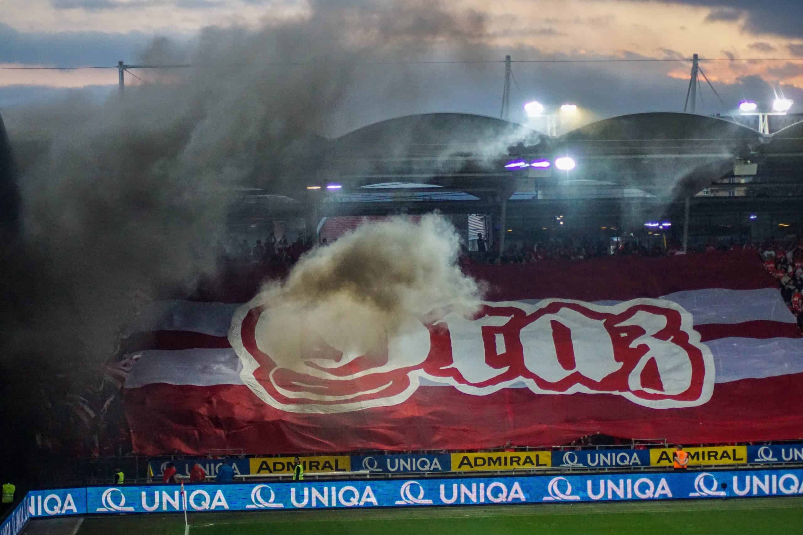 Corteos, tifos & fakkels; na 15 jaar is de Graz derby terug!