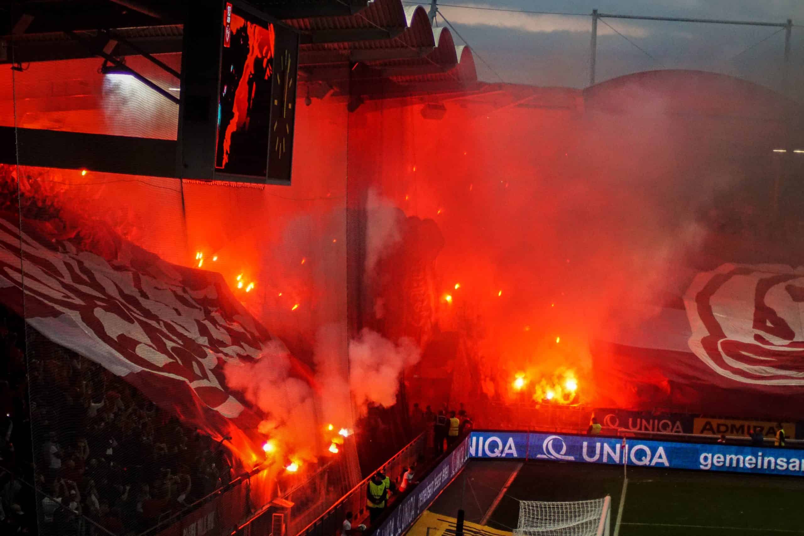 Corteos, tifos & fakkels; na 15 jaar is de Graz derby terug!