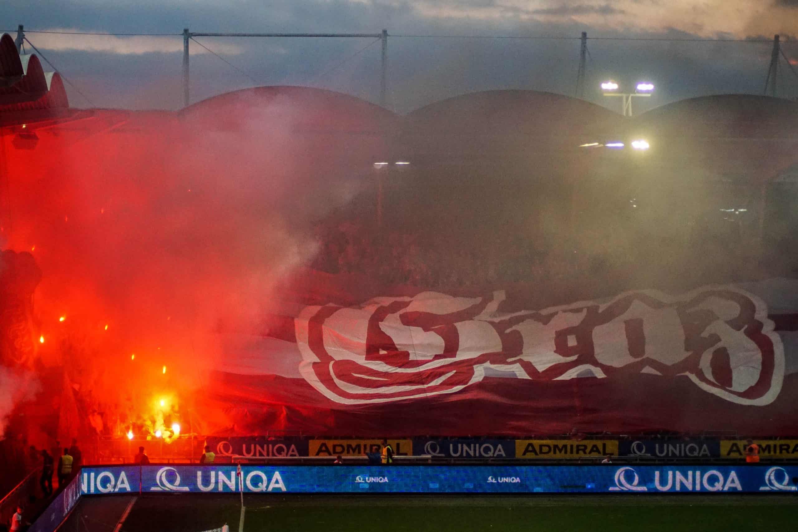 Corteos, tifos & fakkels; na 15 jaar is de Graz derby terug!