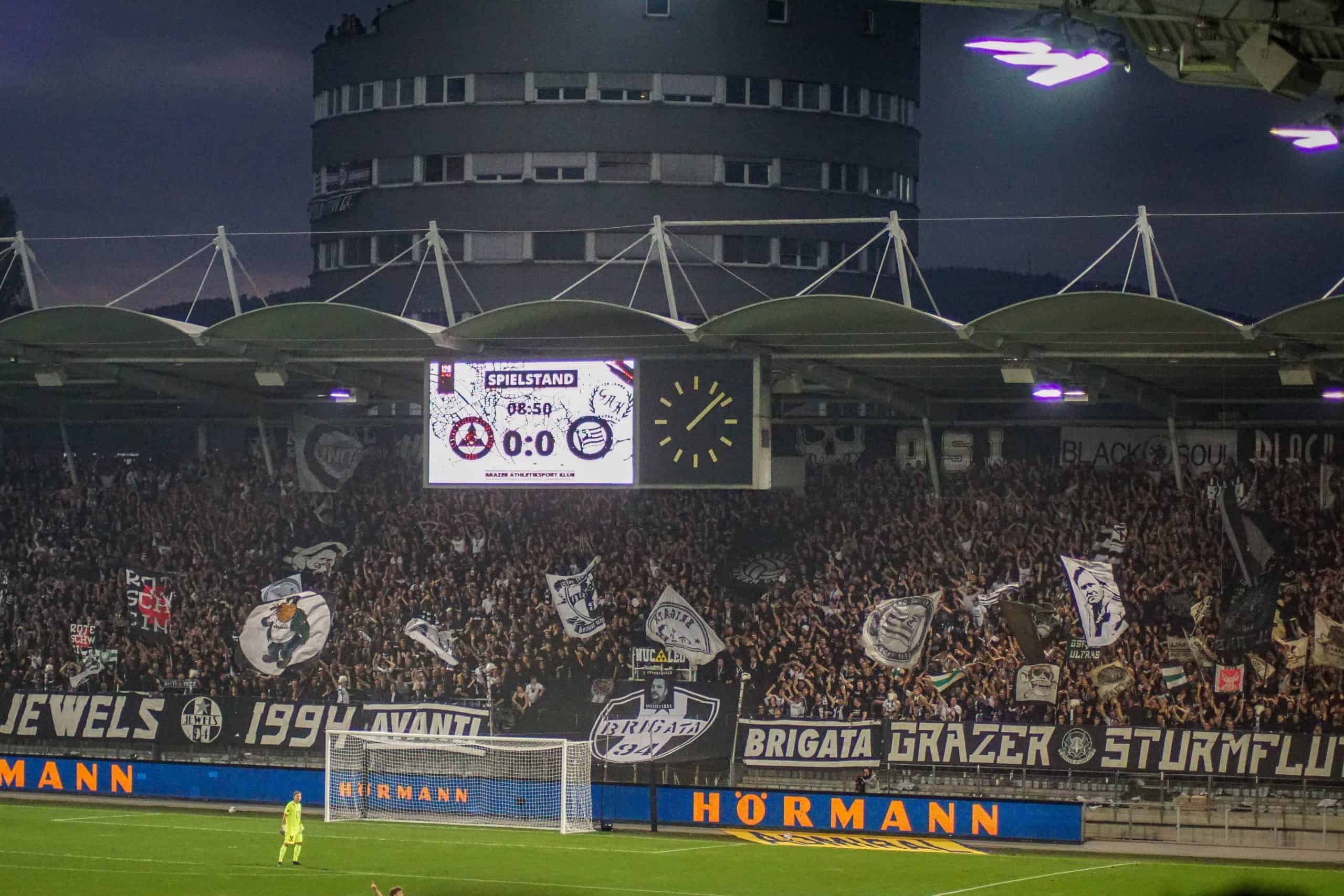 Corteos, tifos & fakkels; na 15 jaar is de Graz derby terug!