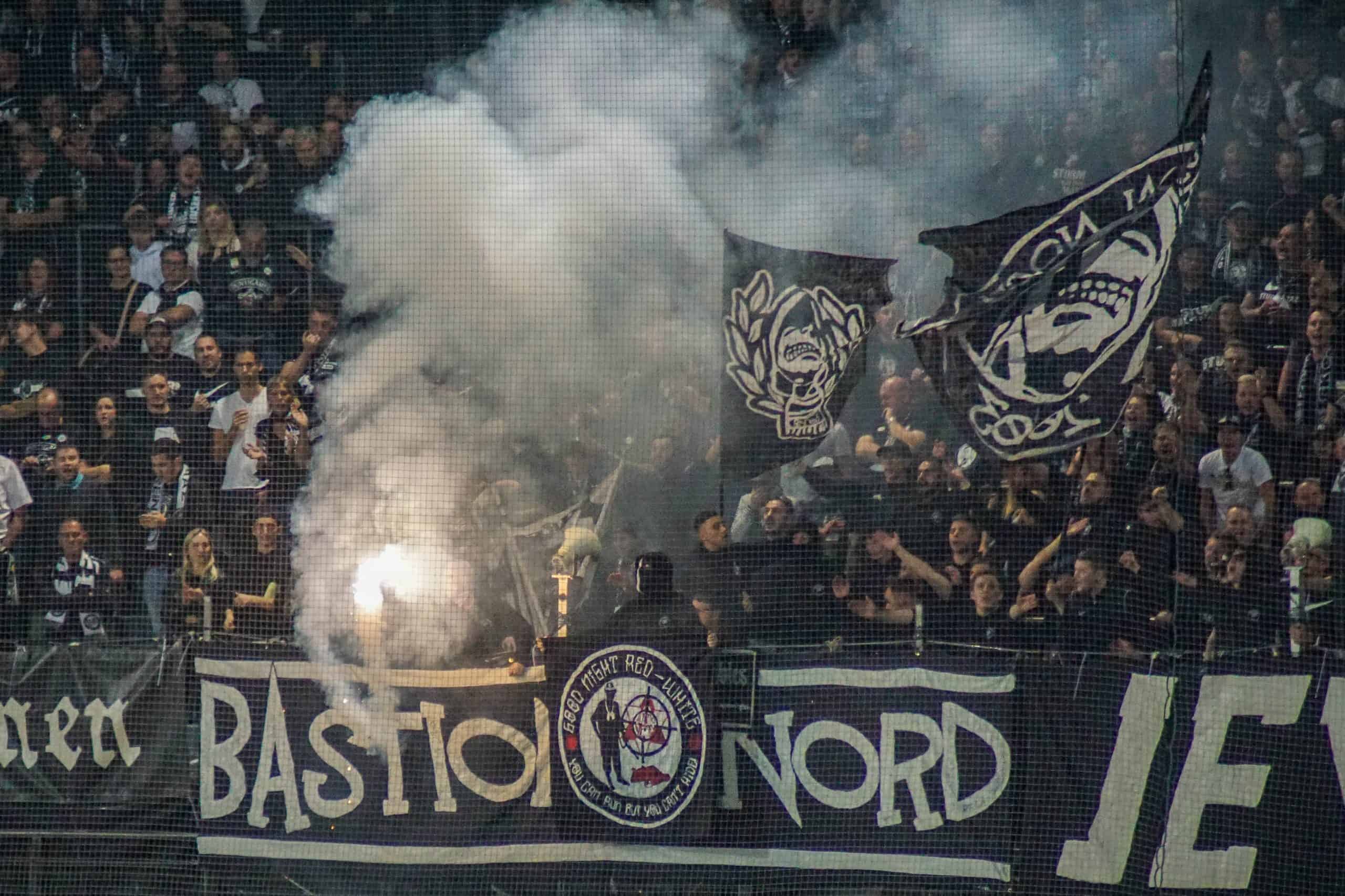 Corteos, tifos & fakkels; na 15 jaar is de Graz derby terug!