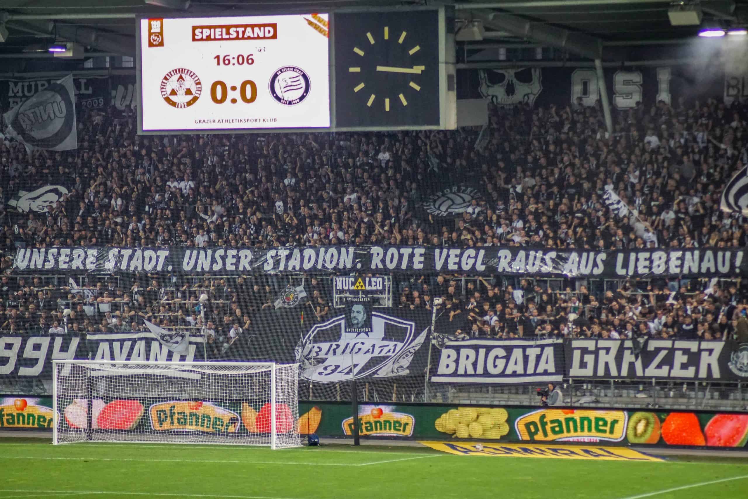 Corteos, tifos & fakkels; na 15 jaar is de Graz derby terug!