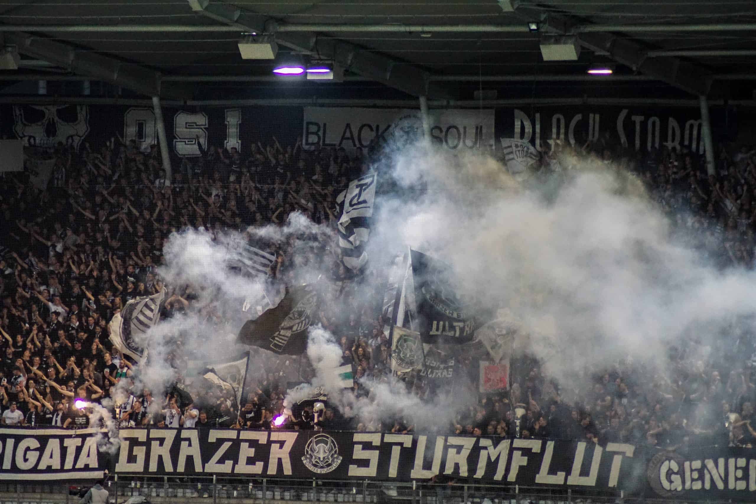 Corteos, tifos & fakkels; na 15 jaar is de Graz derby terug!
