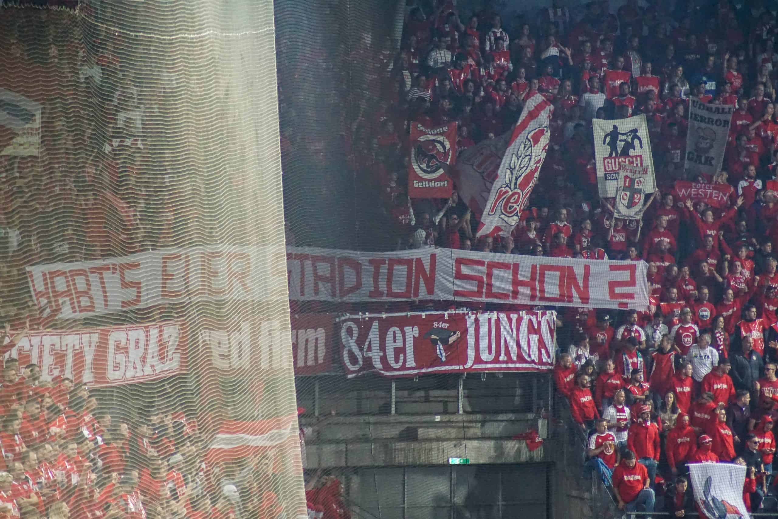 Corteos, tifos & fakkels; na 15 jaar is de Graz derby terug!