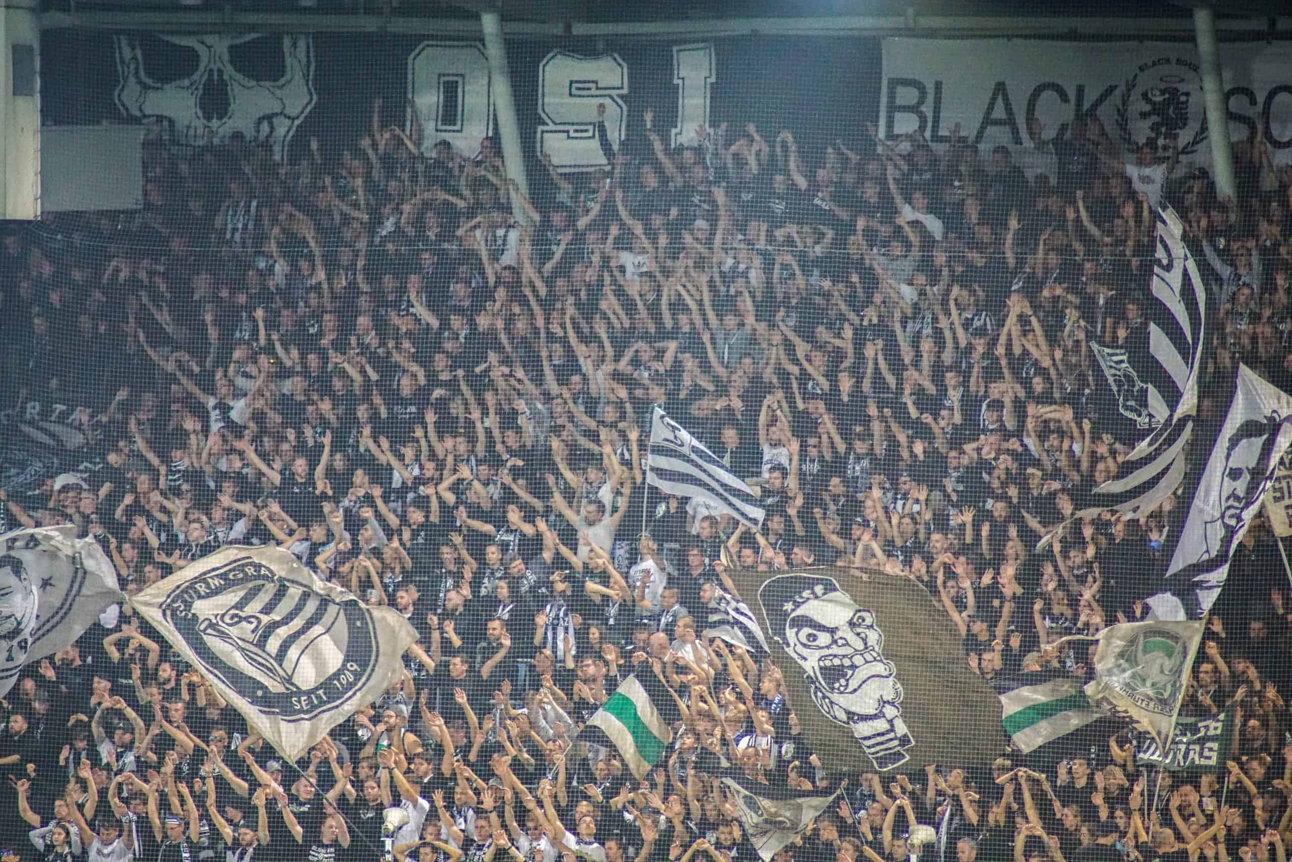 Corteos, tifos & fakkels; na 15 jaar is de Graz derby terug!
