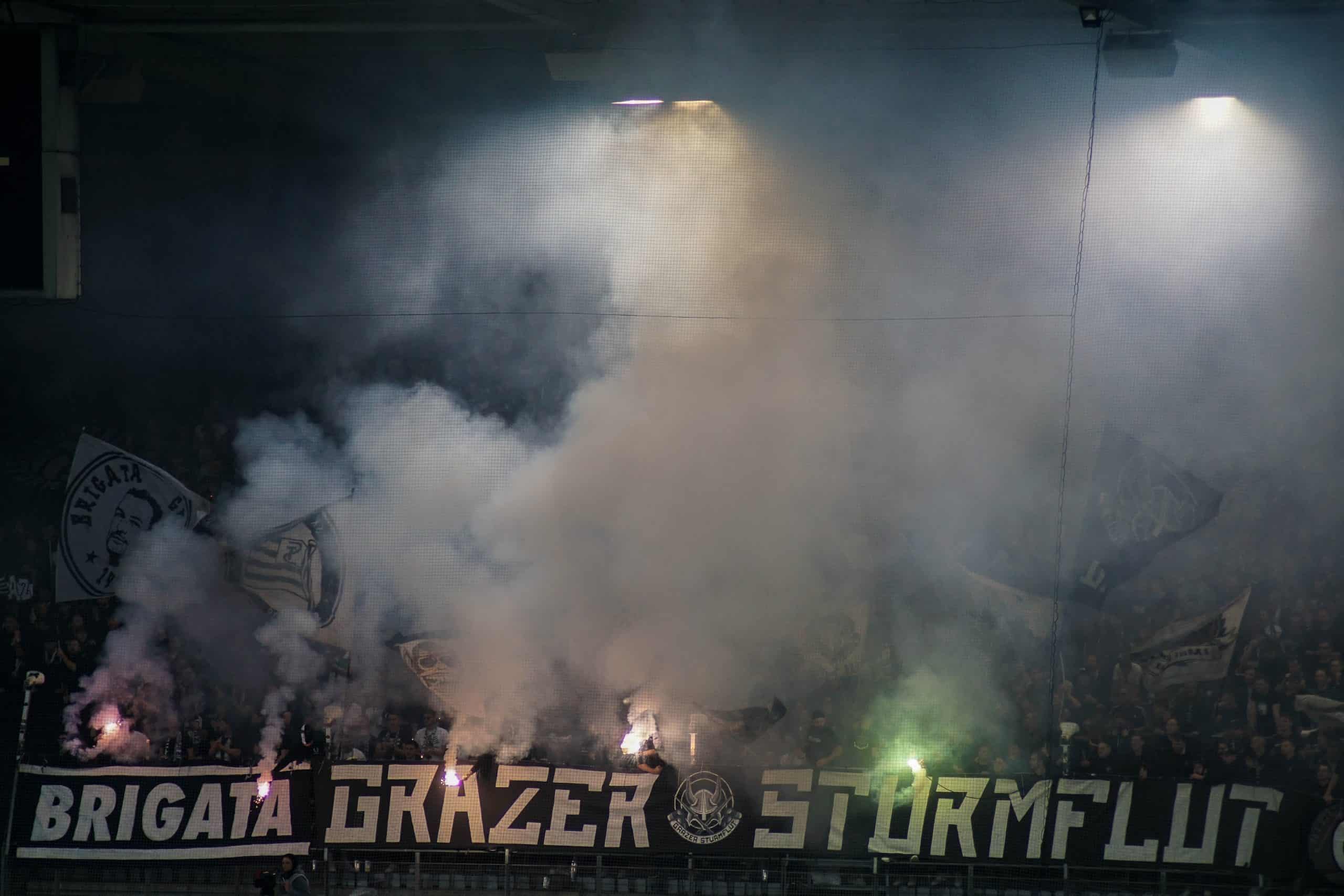 Corteos, tifos & fakkels; na 15 jaar is de Graz derby terug!