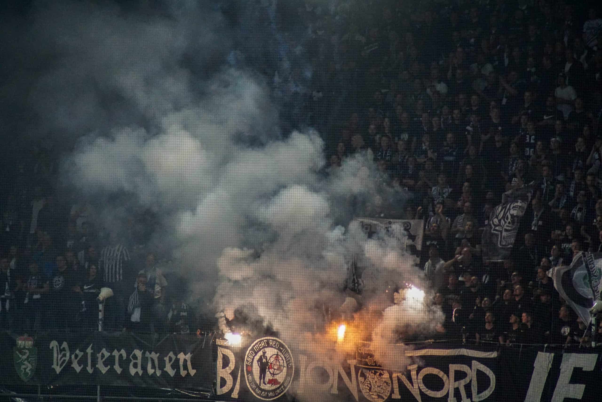 Corteos, tifos & fakkels; na 15 jaar is de Graz derby terug!