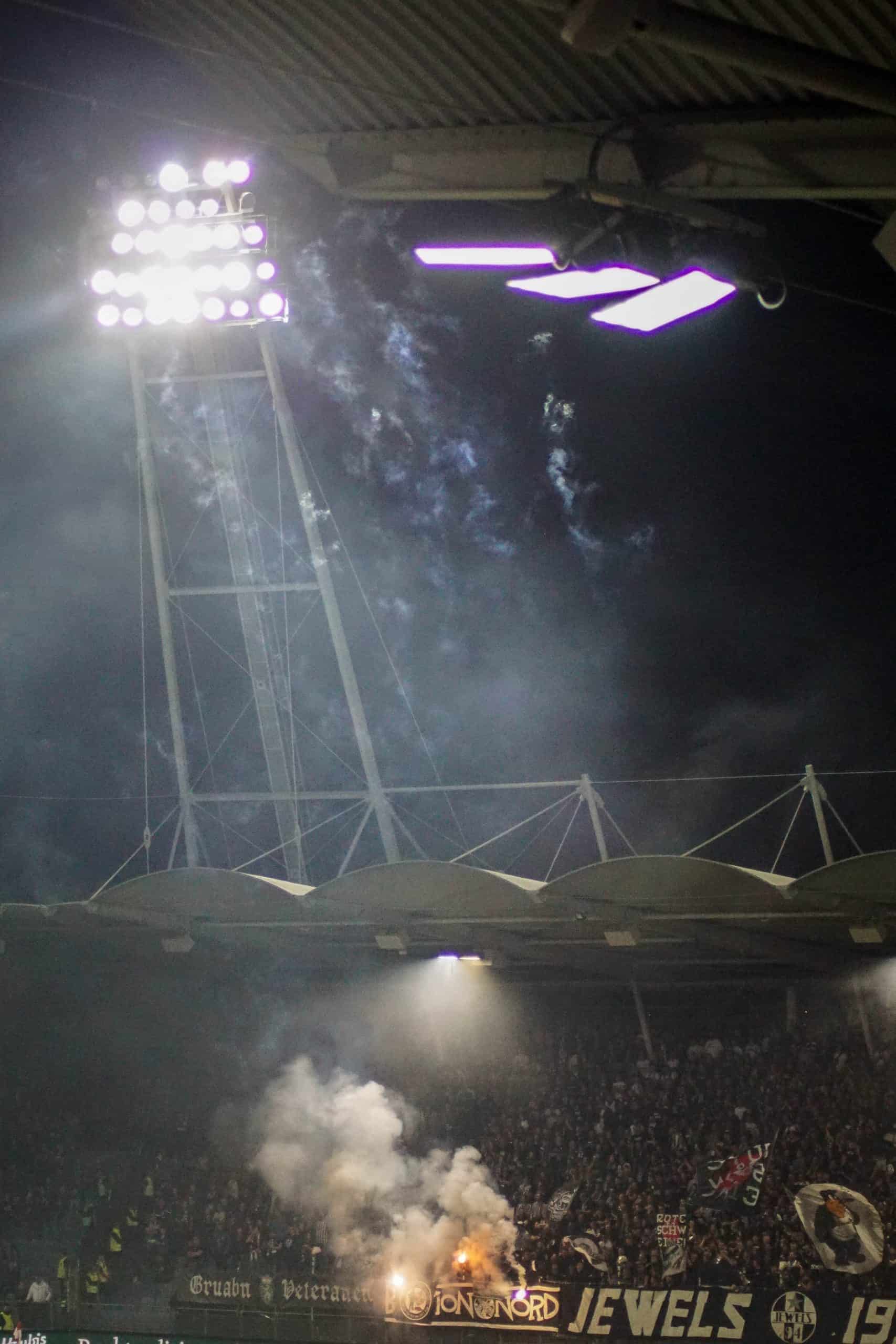 Corteos, tifos & fakkels; na 15 jaar is de Graz derby terug!