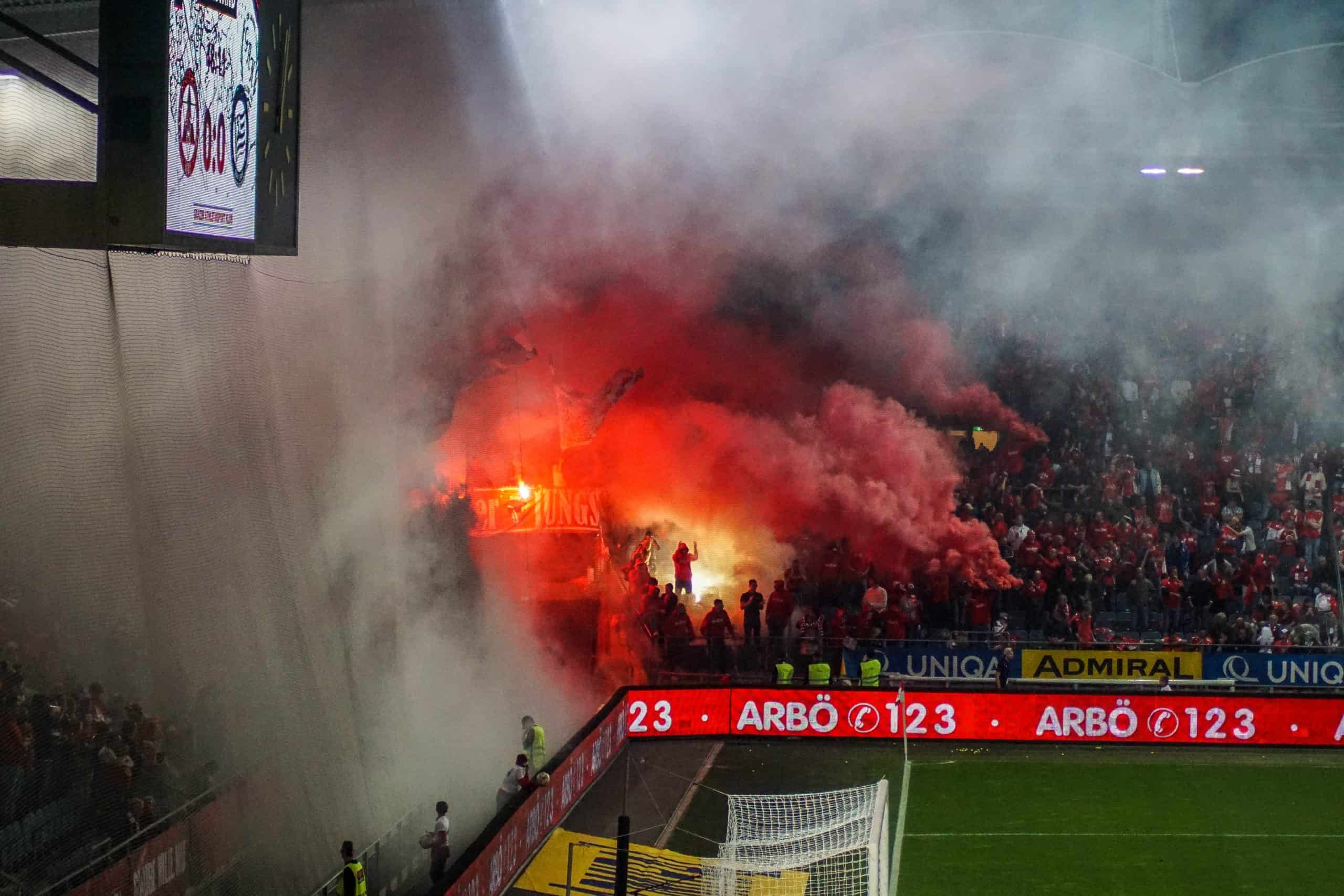 Corteos, tifos & fakkels; na 15 jaar is de Graz derby terug!