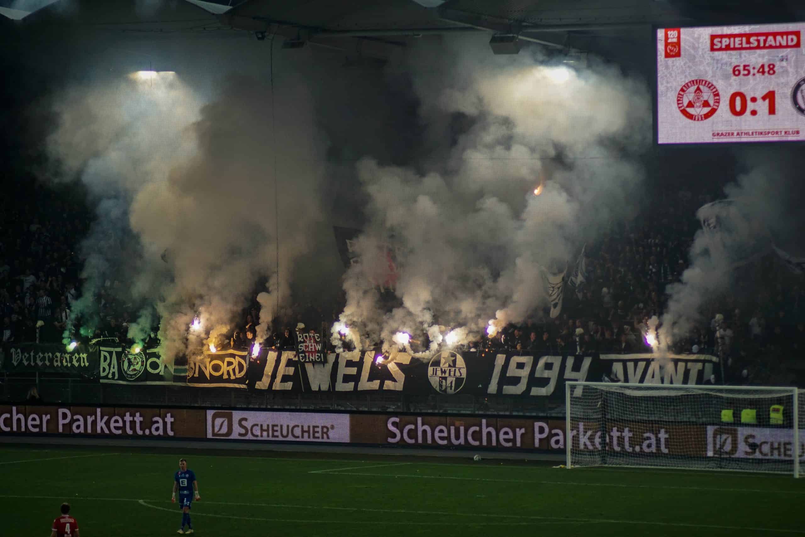 Corteos, tifos & fakkels; na 15 jaar is de Graz derby terug!
