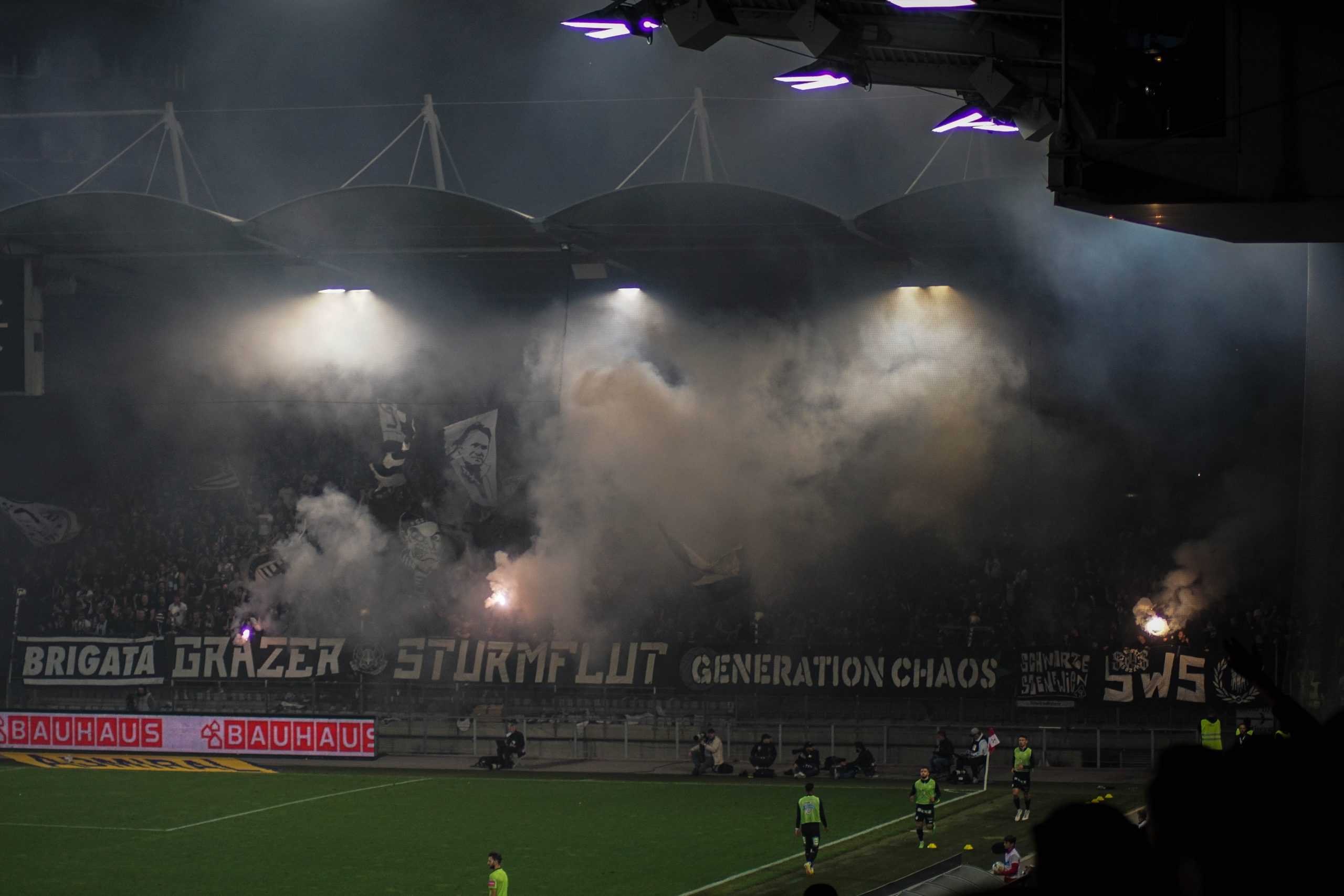 Corteos, tifos & fakkels; na 15 jaar is de Graz derby terug!