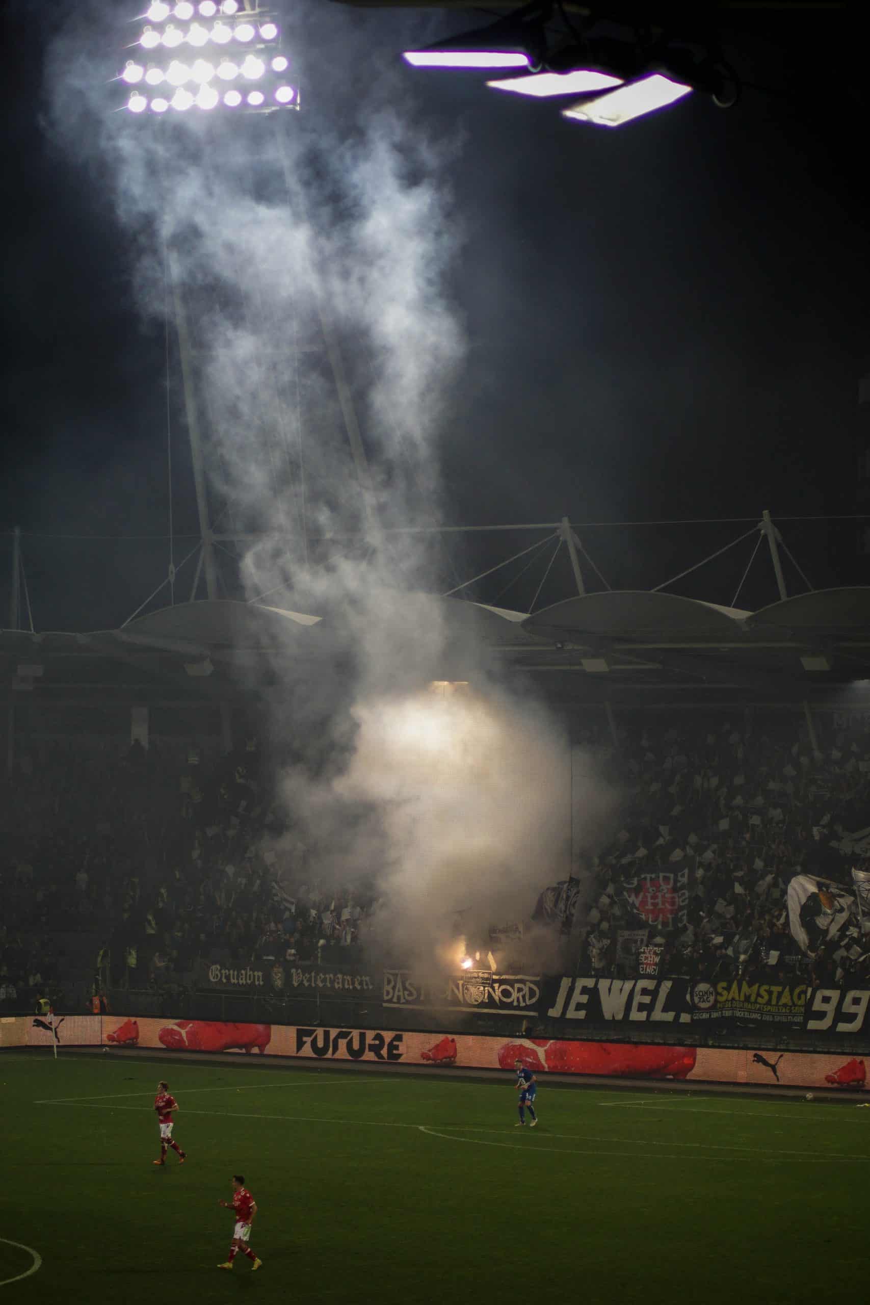 Corteos, tifos & fakkels; na 15 jaar is de Graz derby terug!