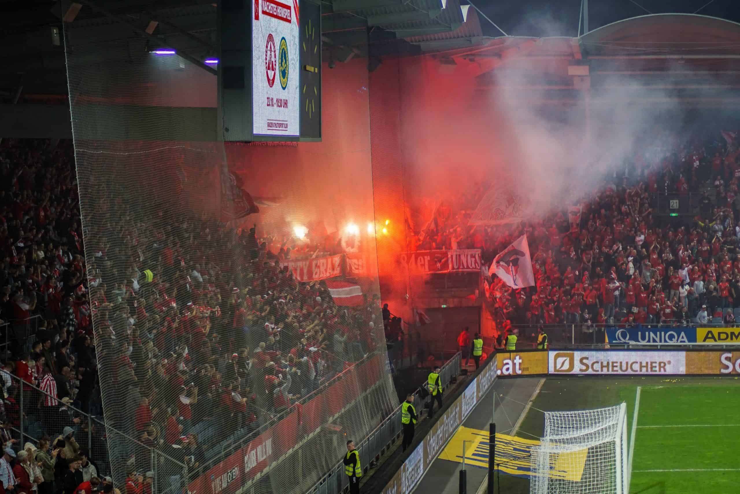 Corteos, tifos & fakkels; na 15 jaar is de Graz derby terug!