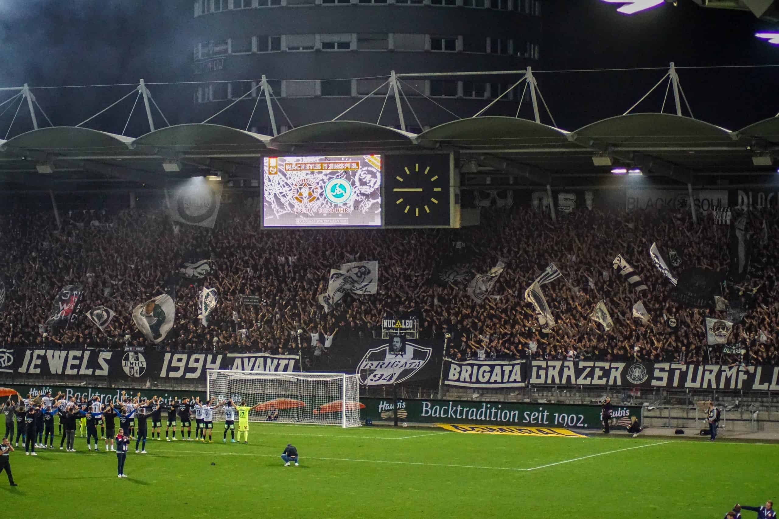 Corteos, tifos & fakkels; na 15 jaar is de Graz derby terug!