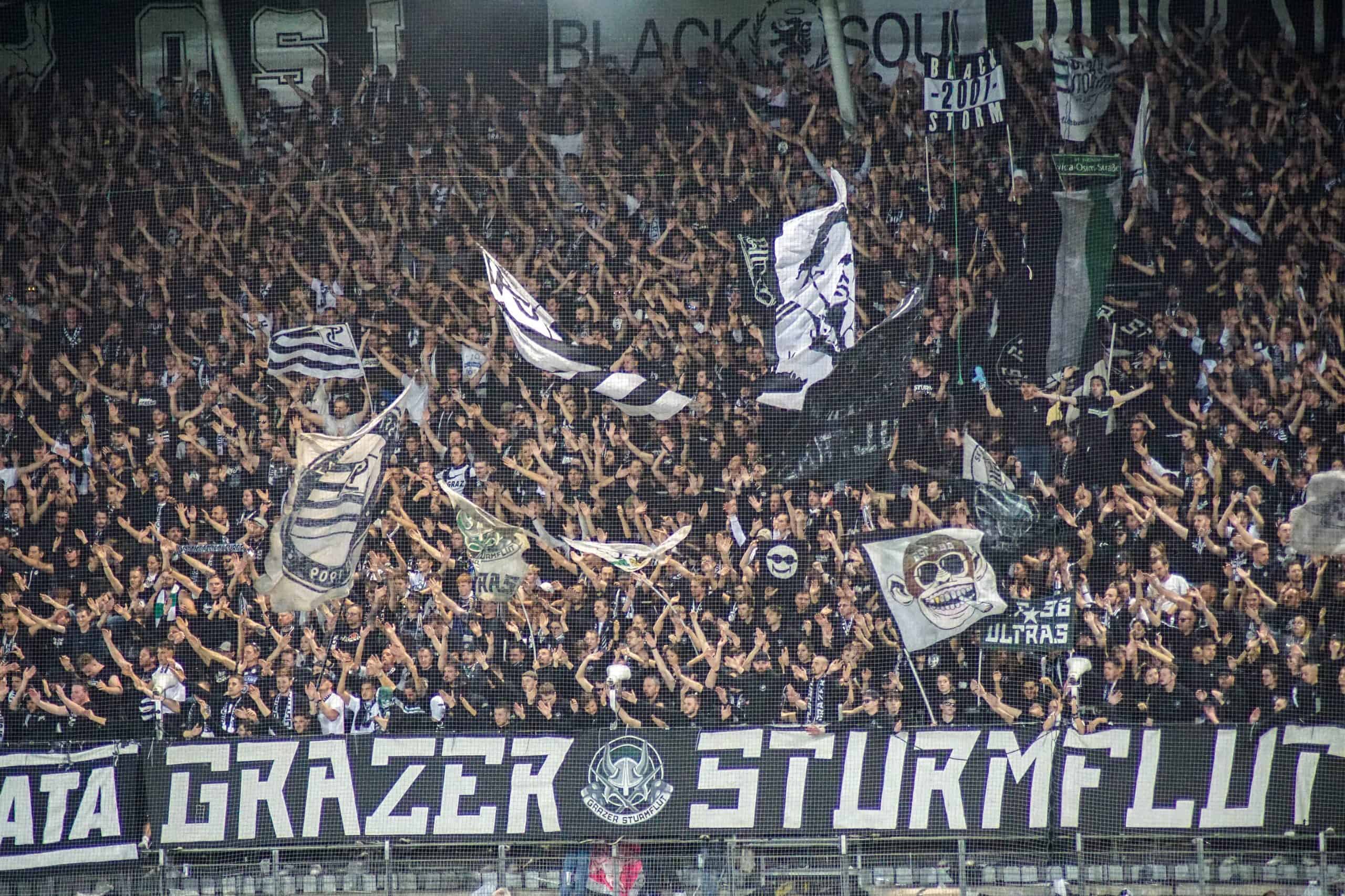 Corteos, tifos & fakkels; na 15 jaar is de Graz derby terug!