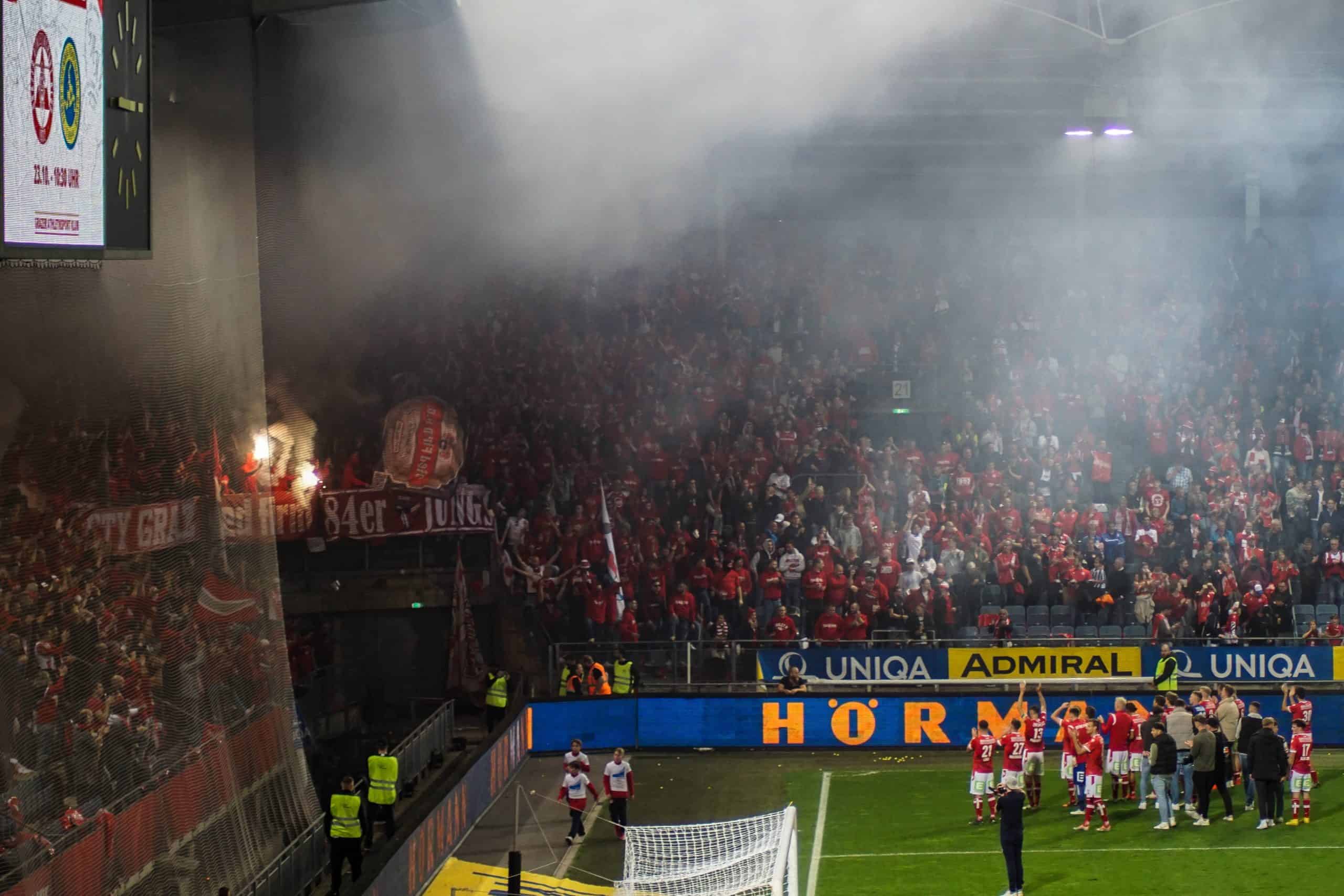 Corteos, tifos & fakkels; na 15 jaar is de Graz derby terug!