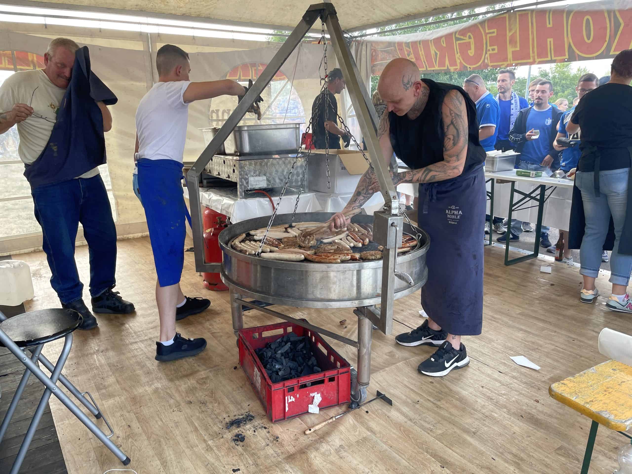 DFB-Pokal trip: Ongekende pyro show in Oost-Duitsland
