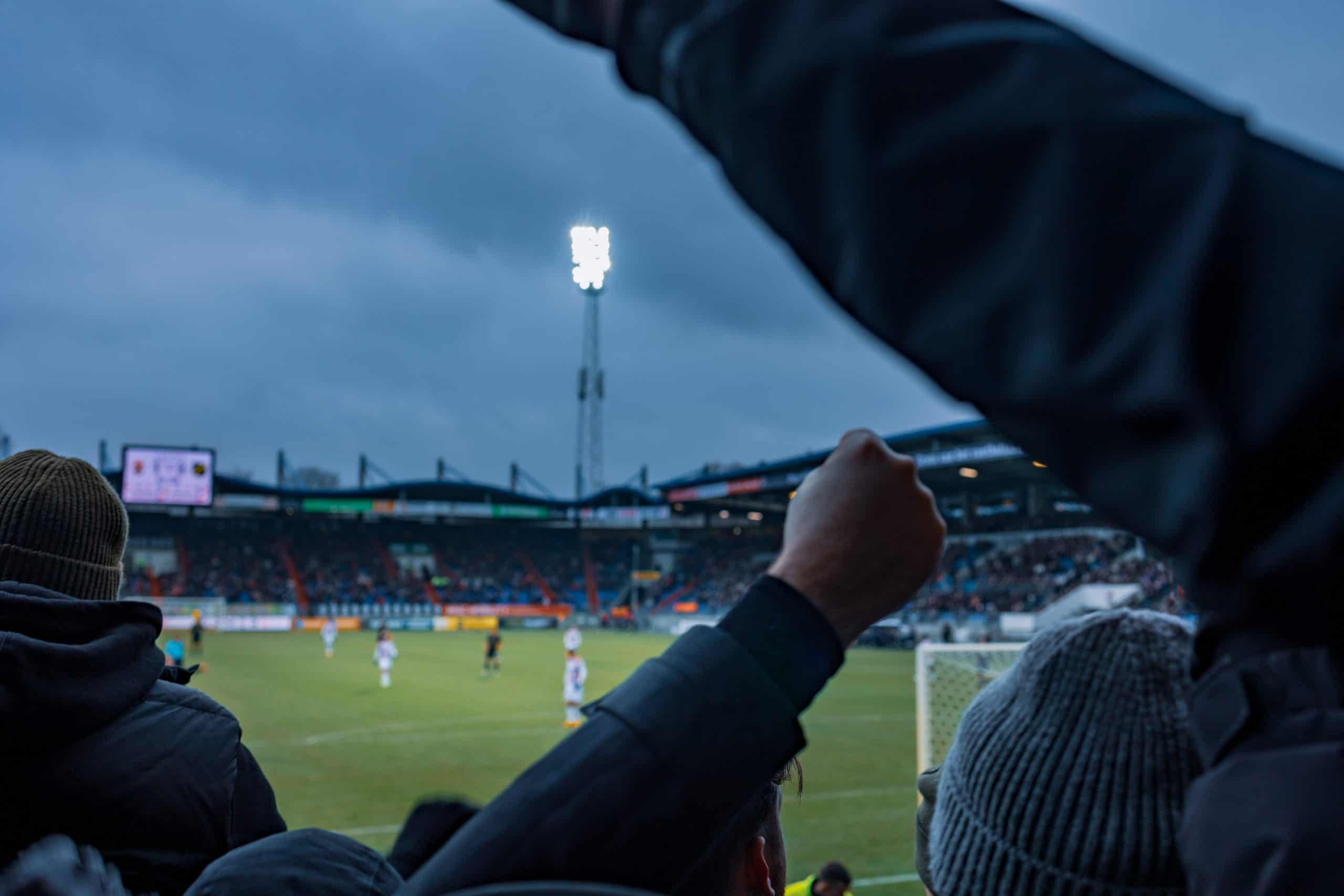 Willem II-supporters laten van zich horen bij terugkeer Brabantse derby