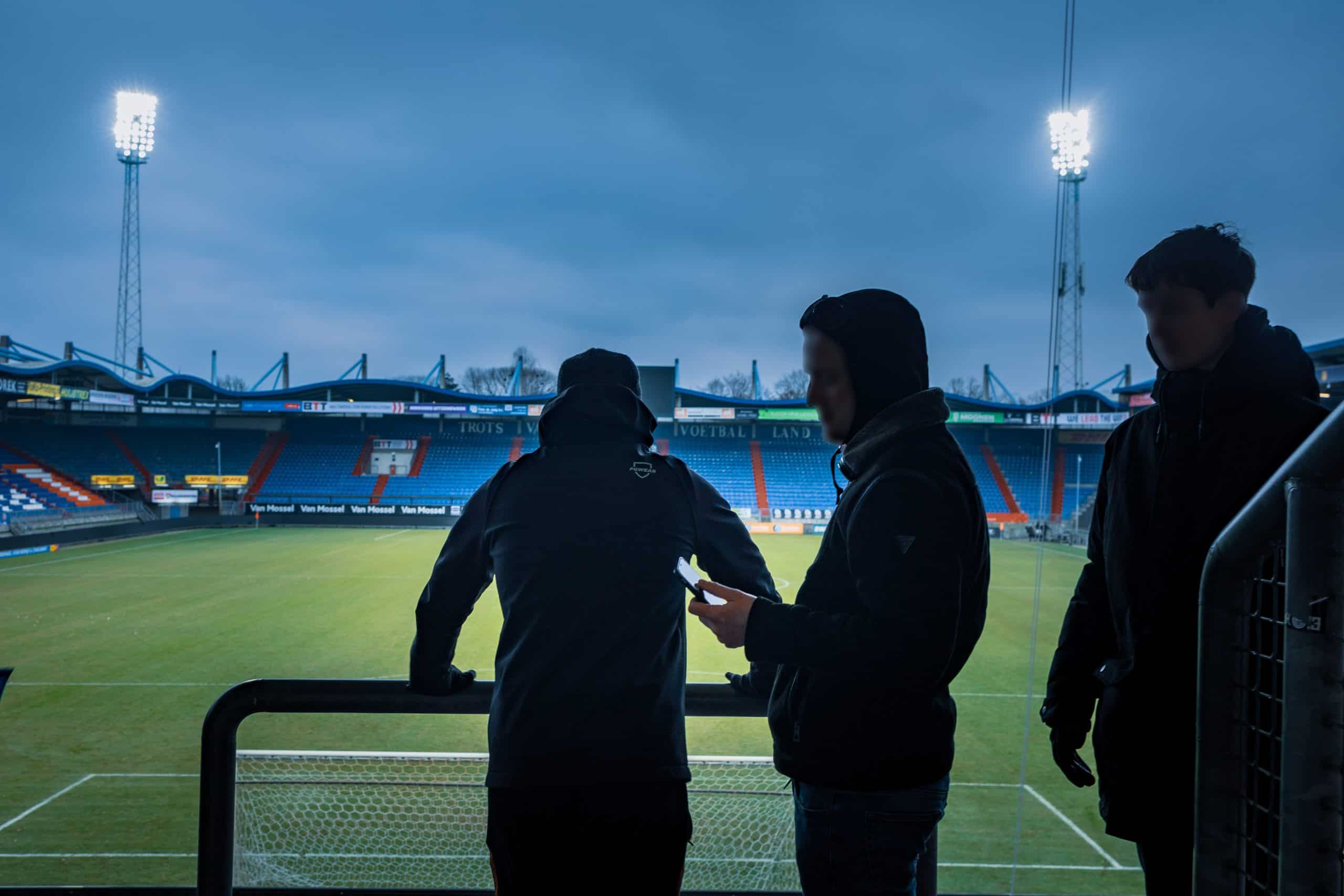 Willem II-supporters laten van zich horen bij terugkeer Brabantse derby