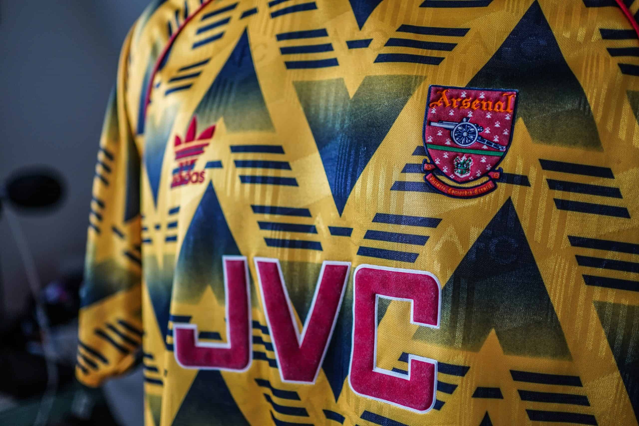 De schitterende shirtjesverzameling van voetbalcommentator Martijn van Zijtveld
