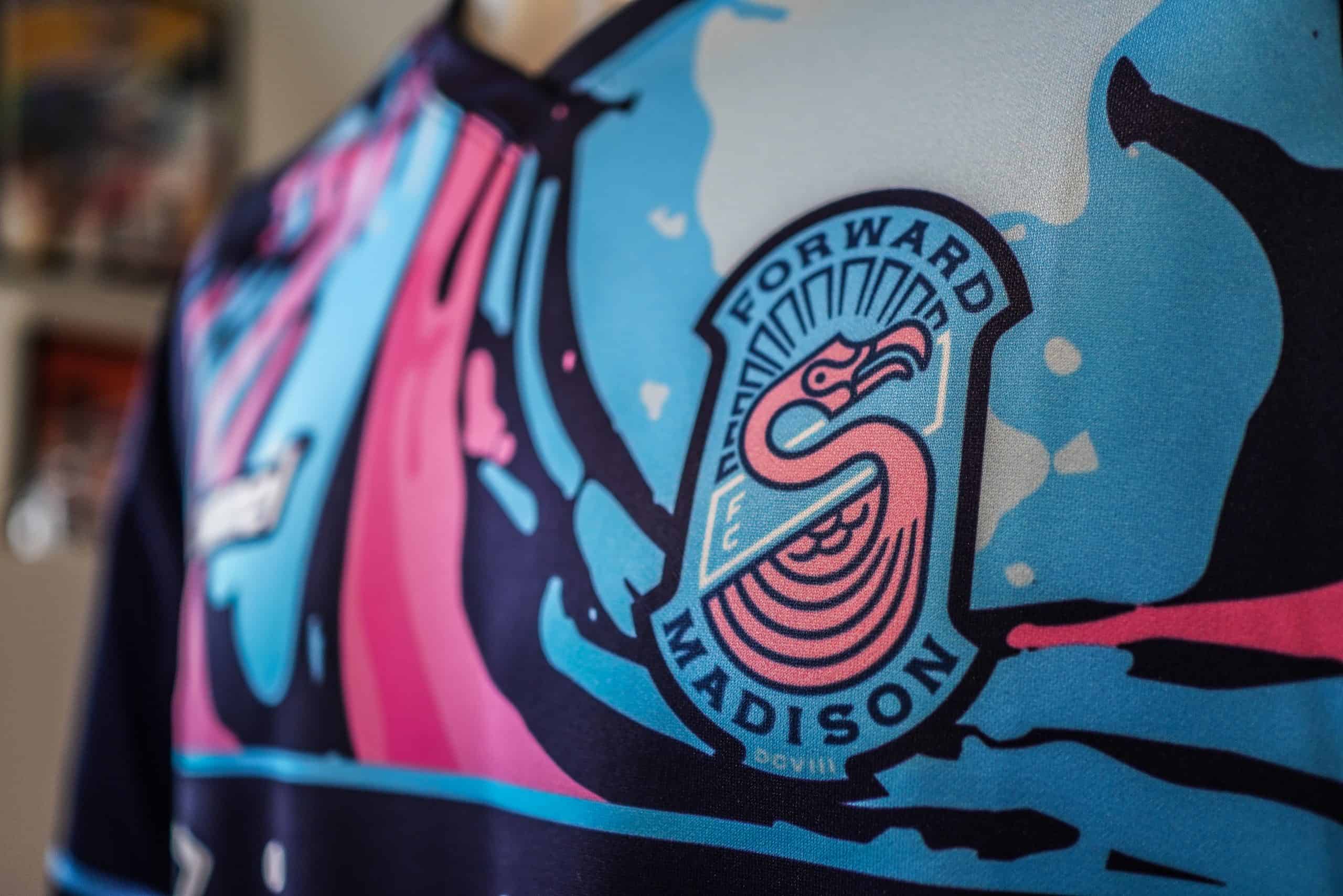 De schitterende shirtjesverzameling van voetbalcommentator Martijn van Zijtveld