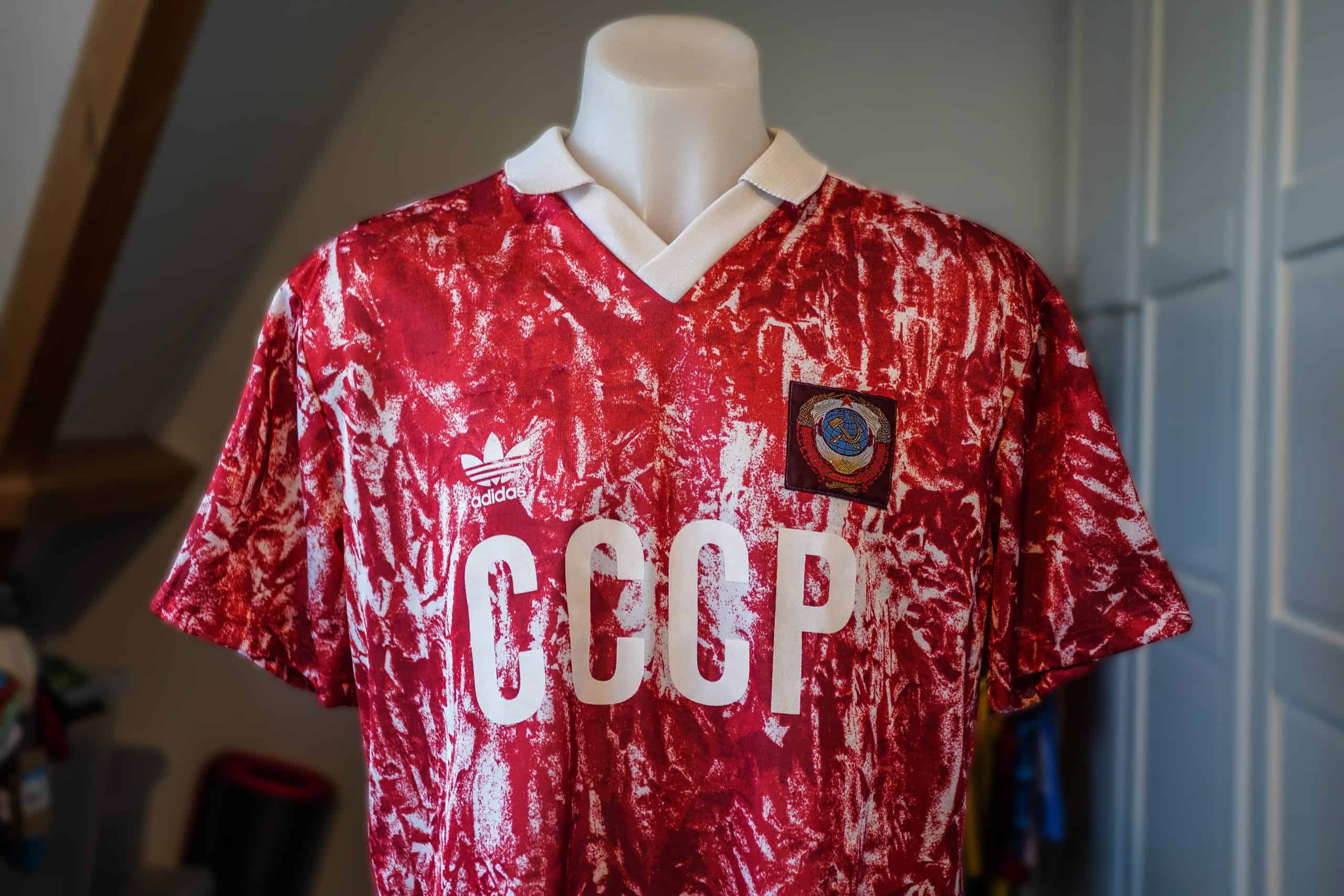 De schitterende shirtjesverzameling van voetbalcommentator Martijn van Zijtveld