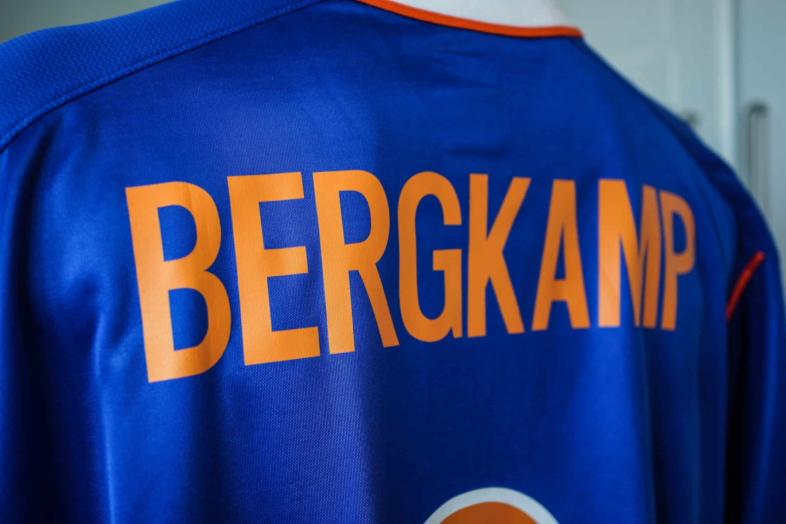 De schitterende shirtjesverzameling van voetbalcommentator Martijn van Zijtveld