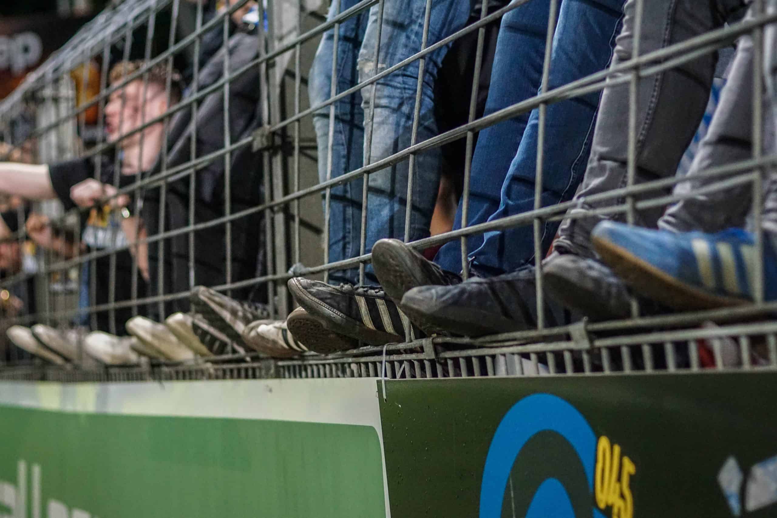 De uitsupporters lijken een uitstervend ras dankzij regen aan verboden
