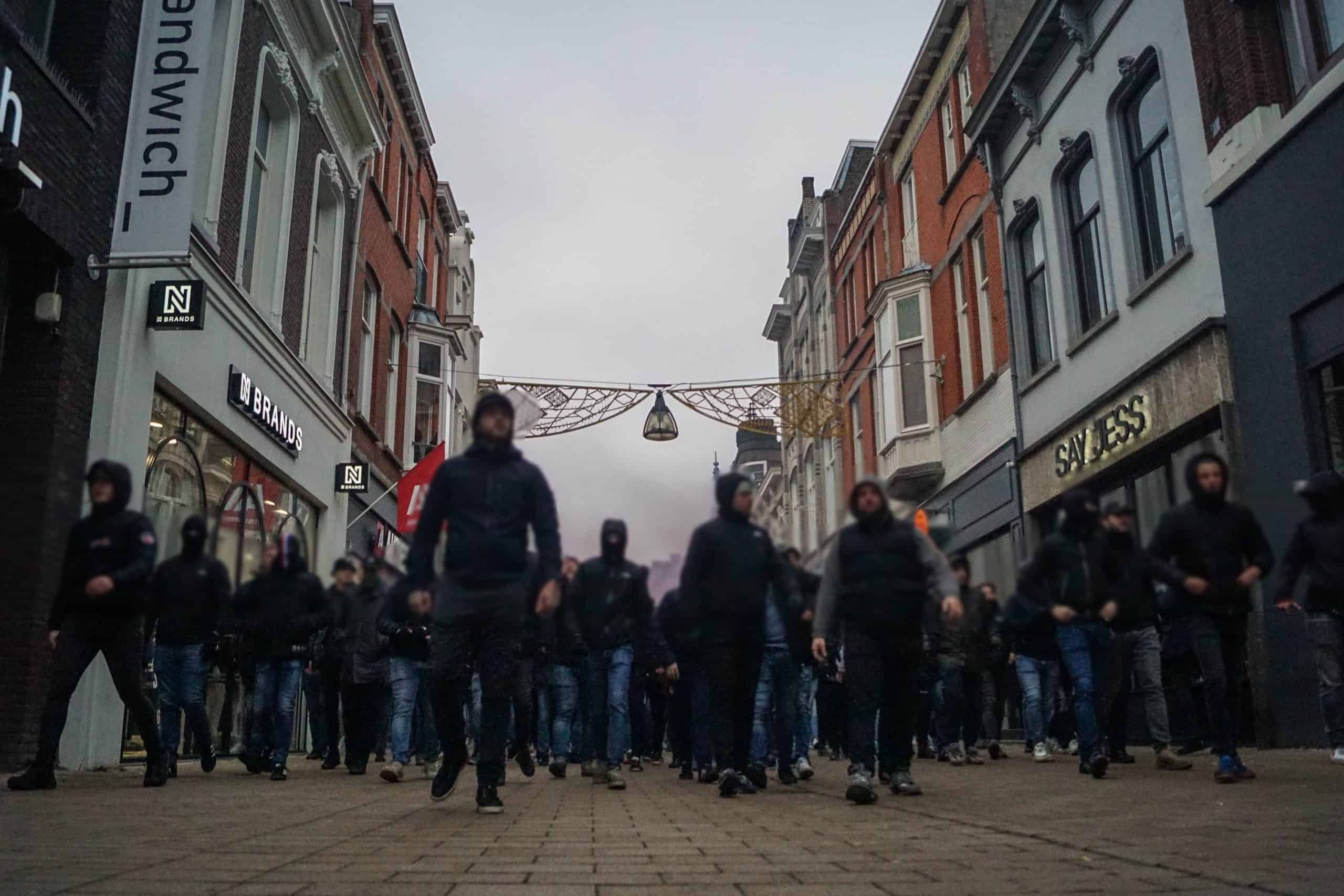 Willem II-supporters laten van zich horen bij terugkeer Brabantse derby