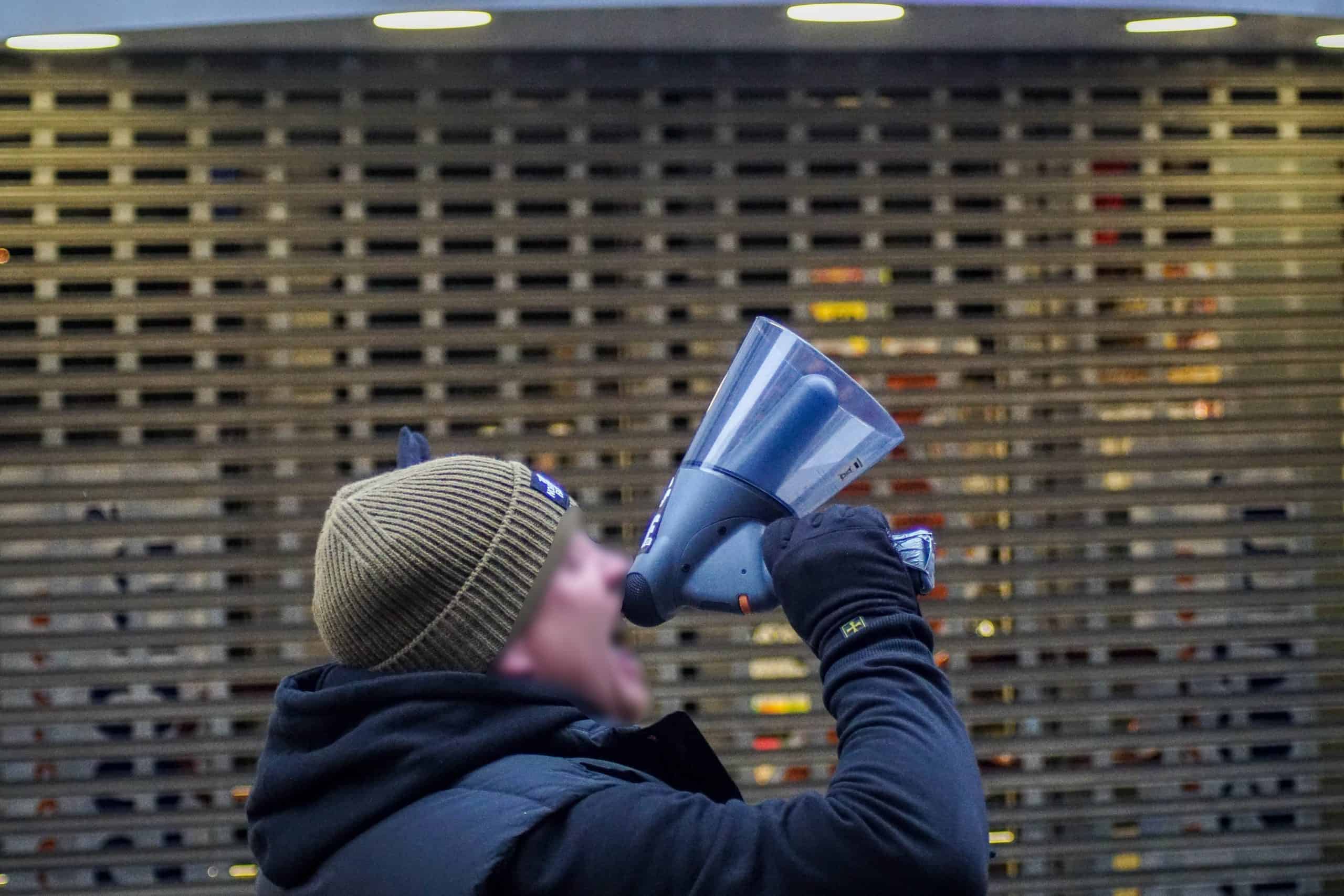 Willem II-supporters laten van zich horen bij terugkeer Brabantse derby