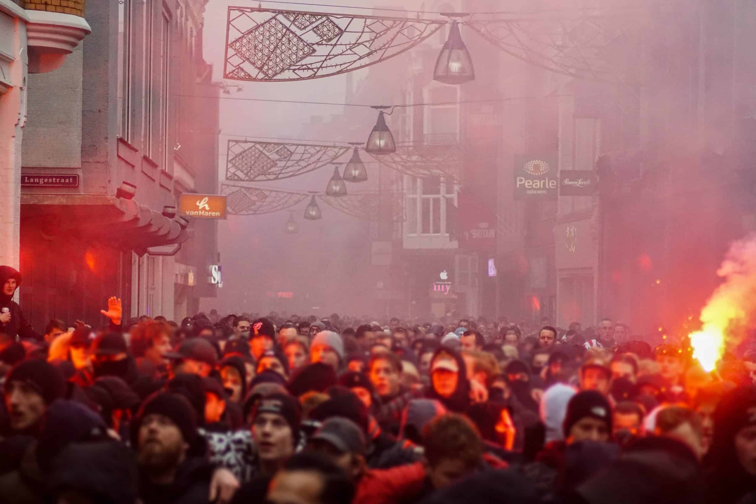 Willem II-supporters laten van zich horen bij terugkeer Brabantse derby