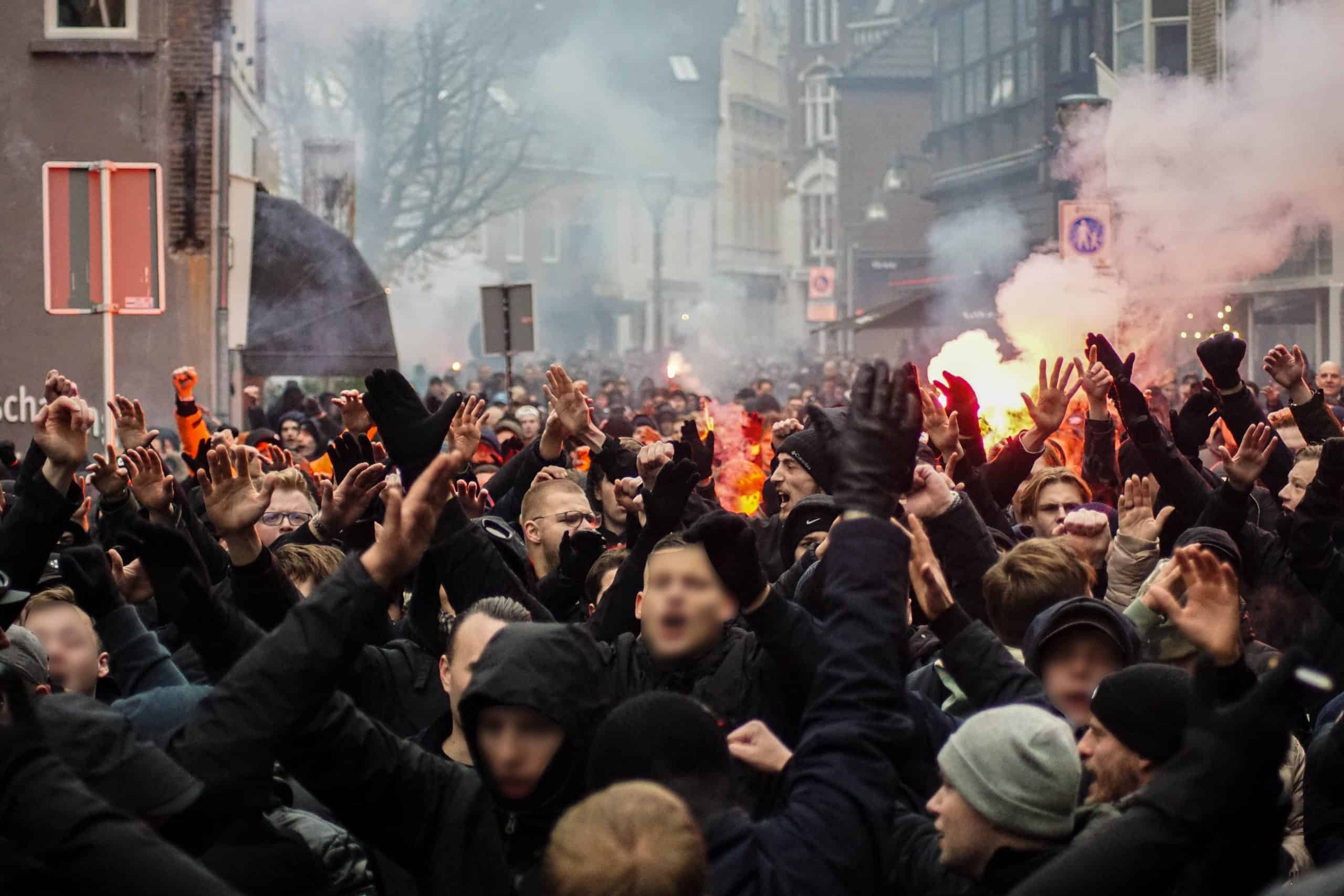 Willem II-supporters laten van zich horen bij terugkeer Brabantse derby