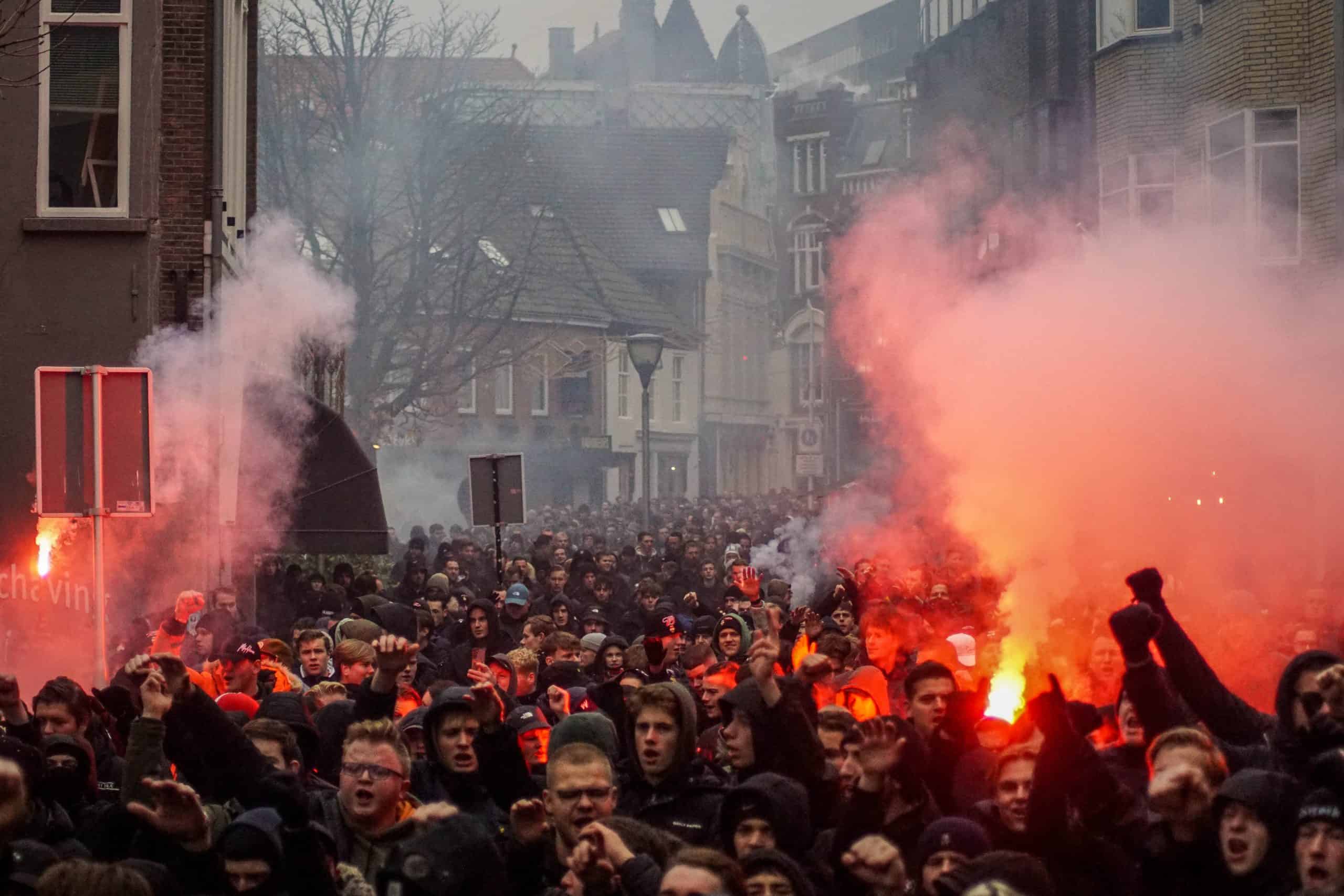 Willem II-supporters laten van zich horen bij terugkeer Brabantse derby