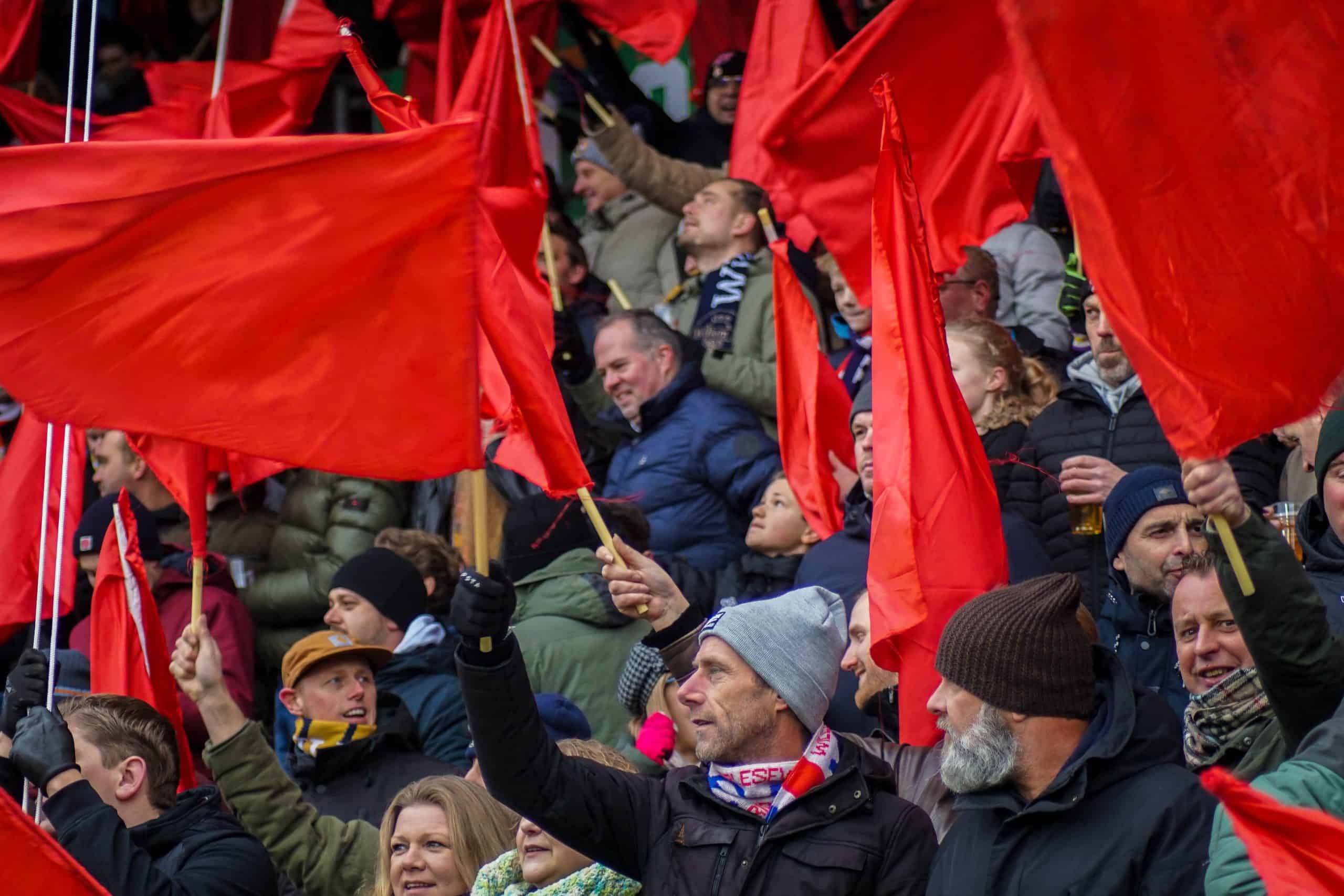 Willem II-supporters laten van zich horen bij terugkeer Brabantse derby