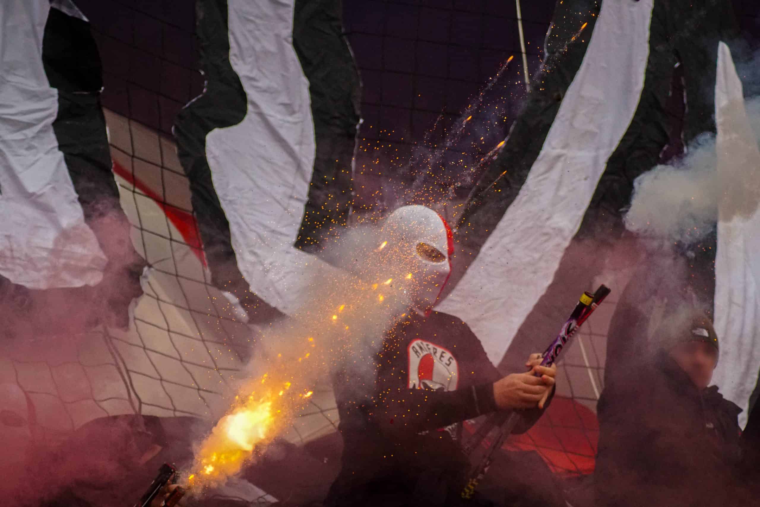 Willem II-supporters laten van zich horen bij terugkeer Brabantse derby