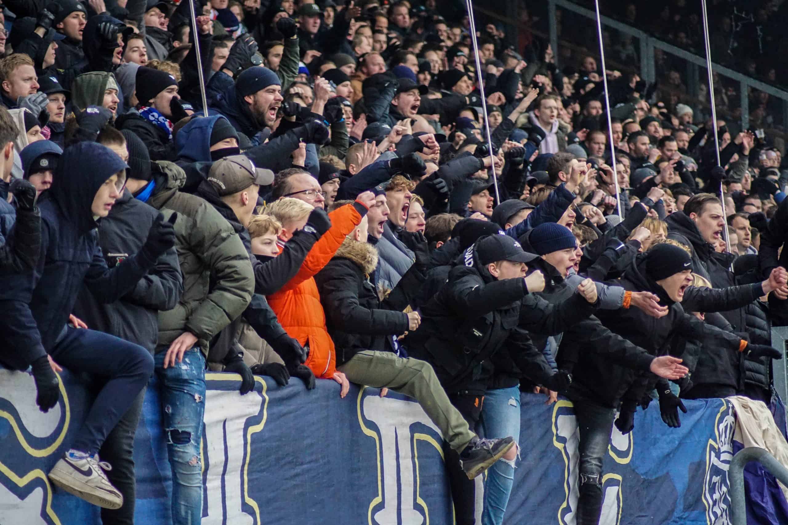 Willem II-supporters laten van zich horen bij terugkeer Brabantse derby