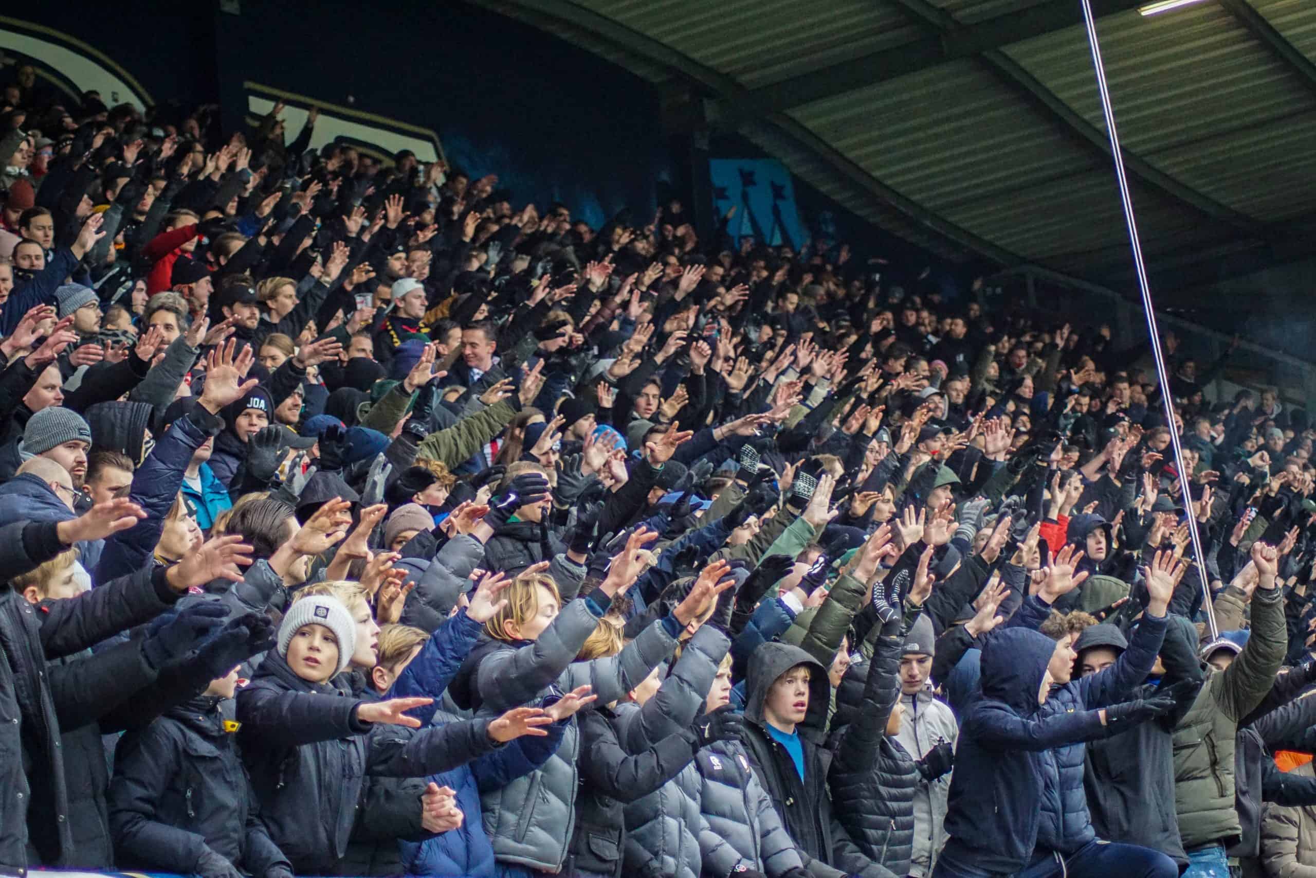 Willem II-supporters laten van zich horen bij terugkeer Brabantse derby