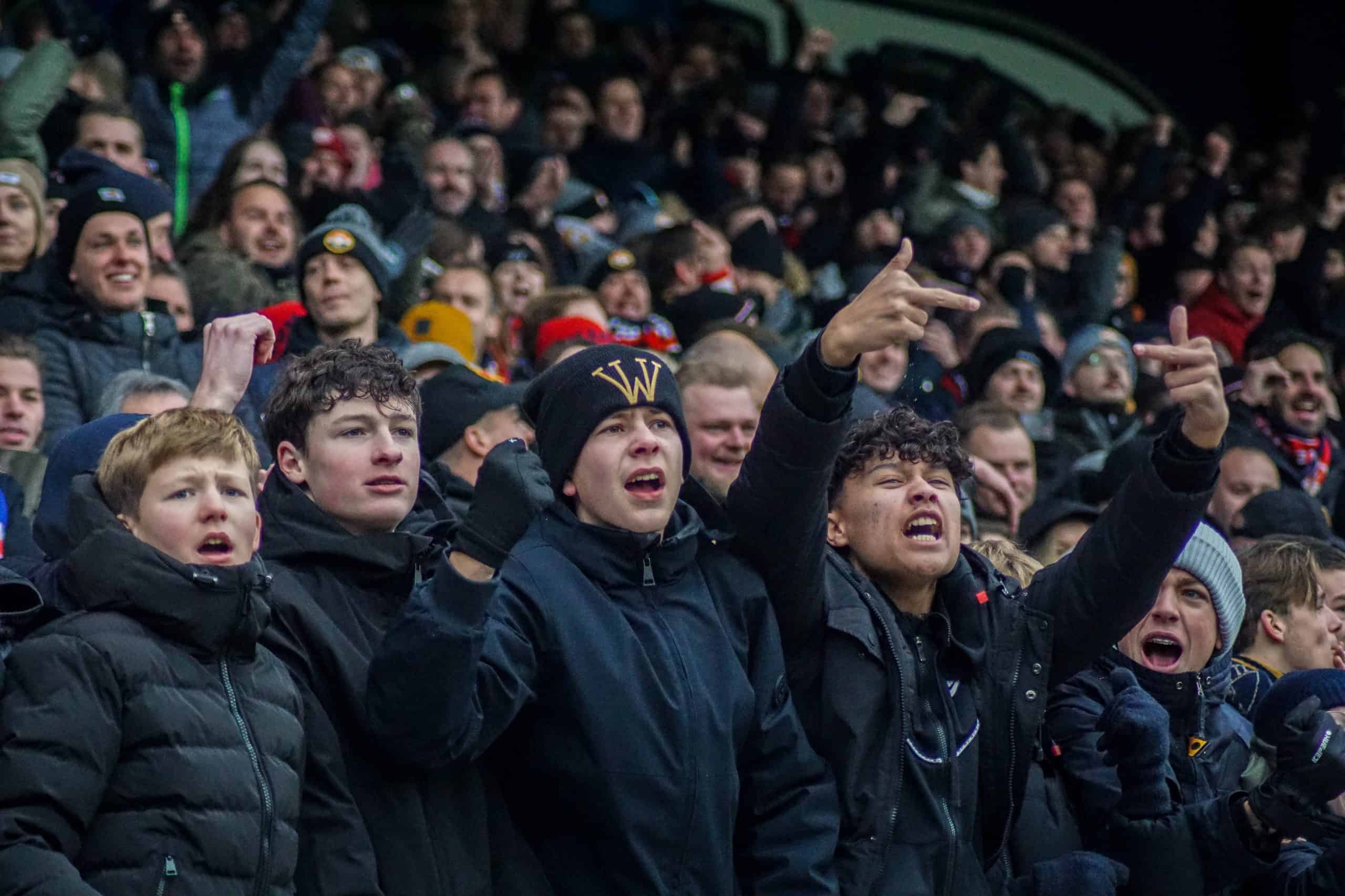 Willem II-supporters laten van zich horen bij terugkeer Brabantse derby