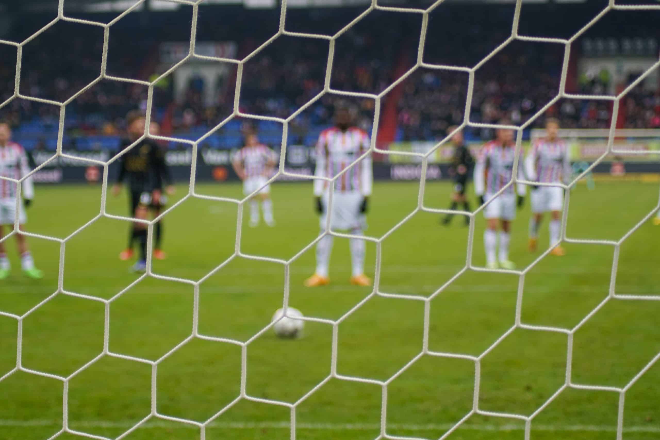 Willem II-supporters laten van zich horen bij terugkeer Brabantse derby