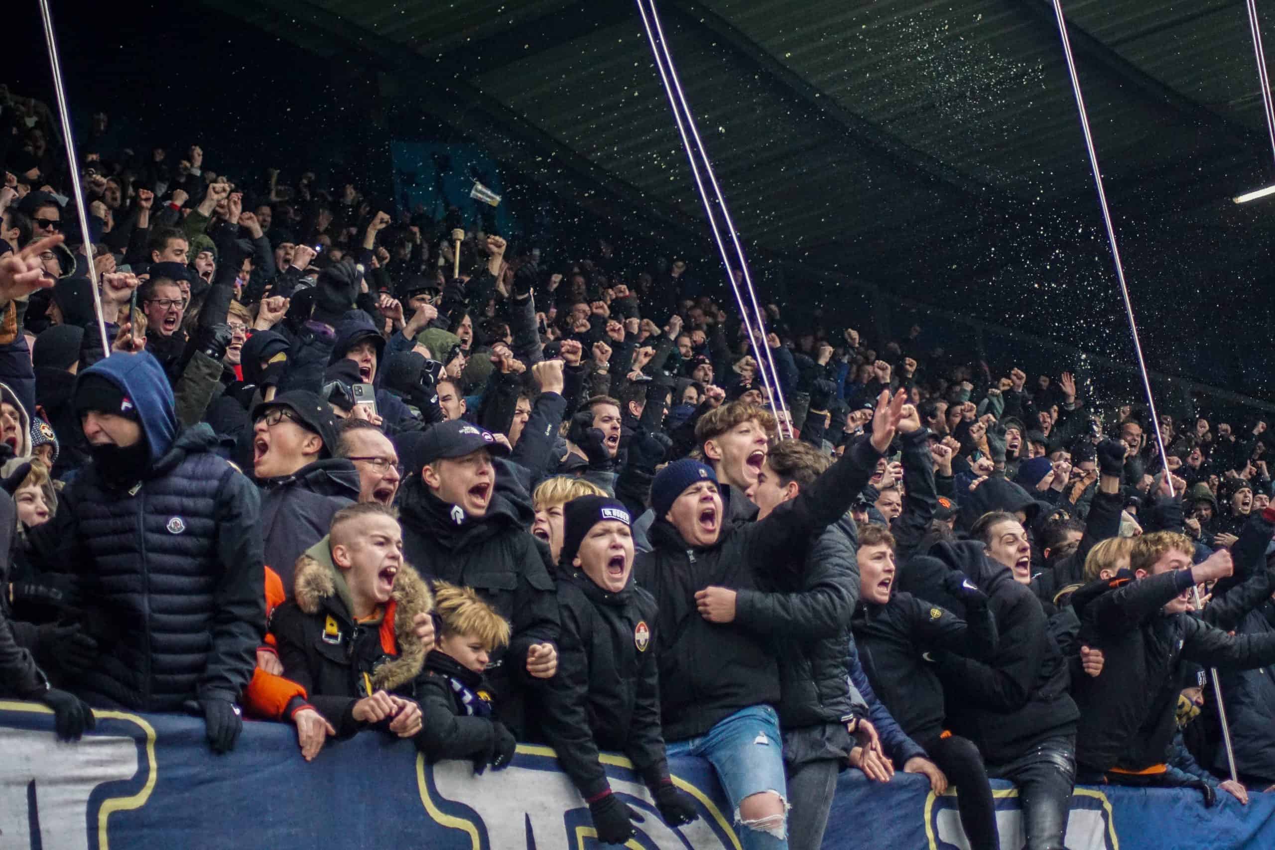 Willem II-supporters laten van zich horen bij terugkeer Brabantse derby