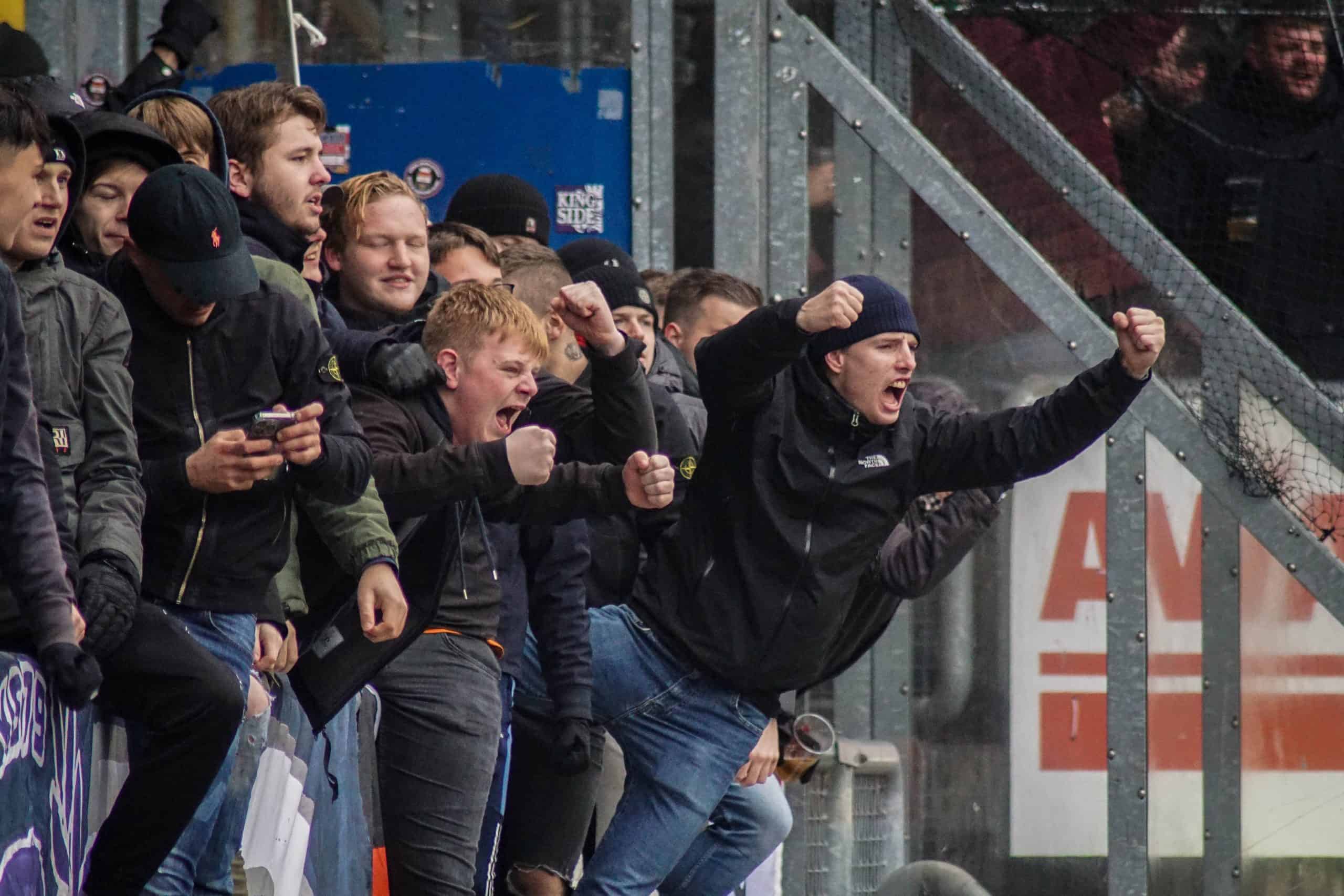 Willem II-supporters laten van zich horen bij terugkeer Brabantse derby