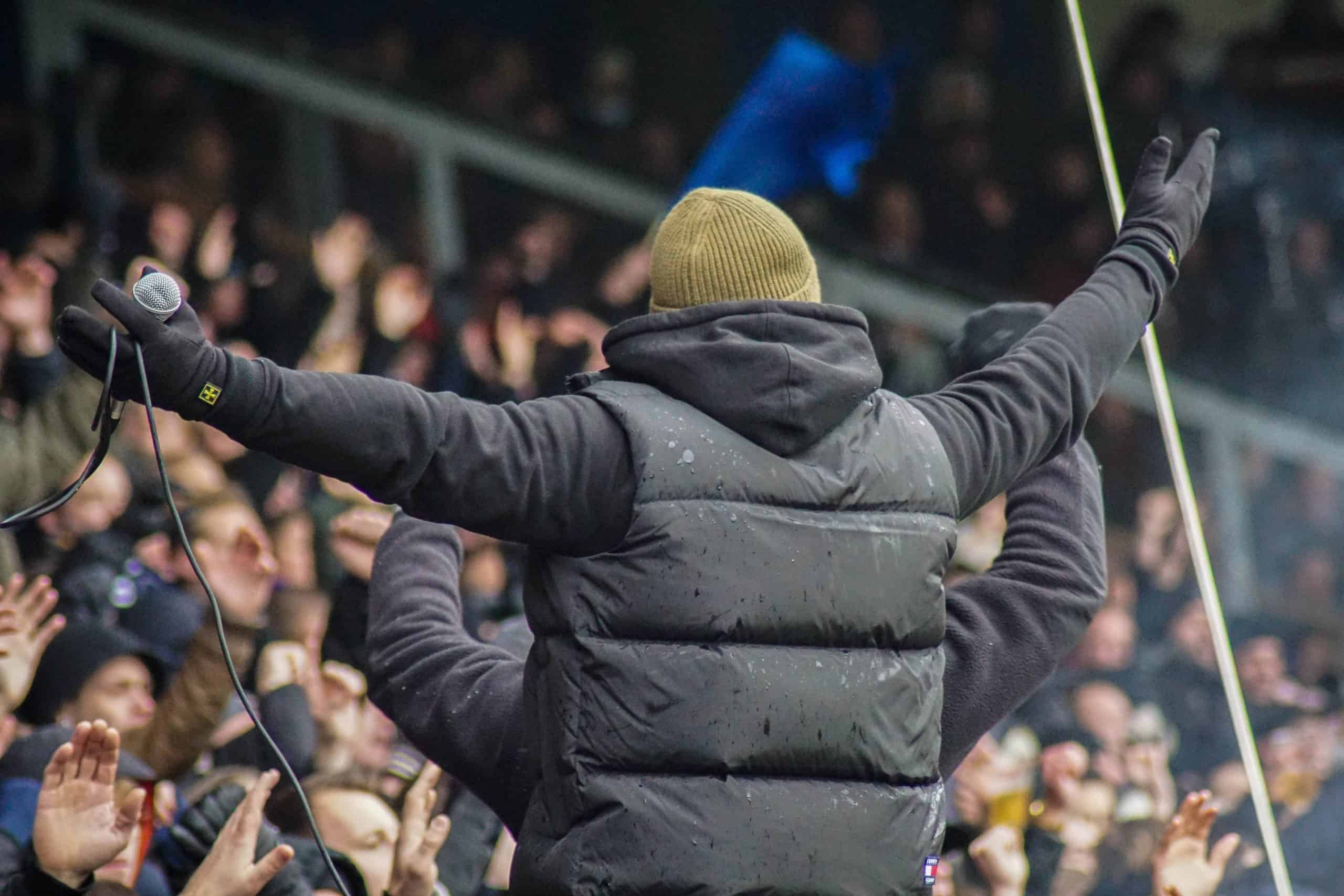 Willem II-supporters laten van zich horen bij terugkeer Brabantse derby