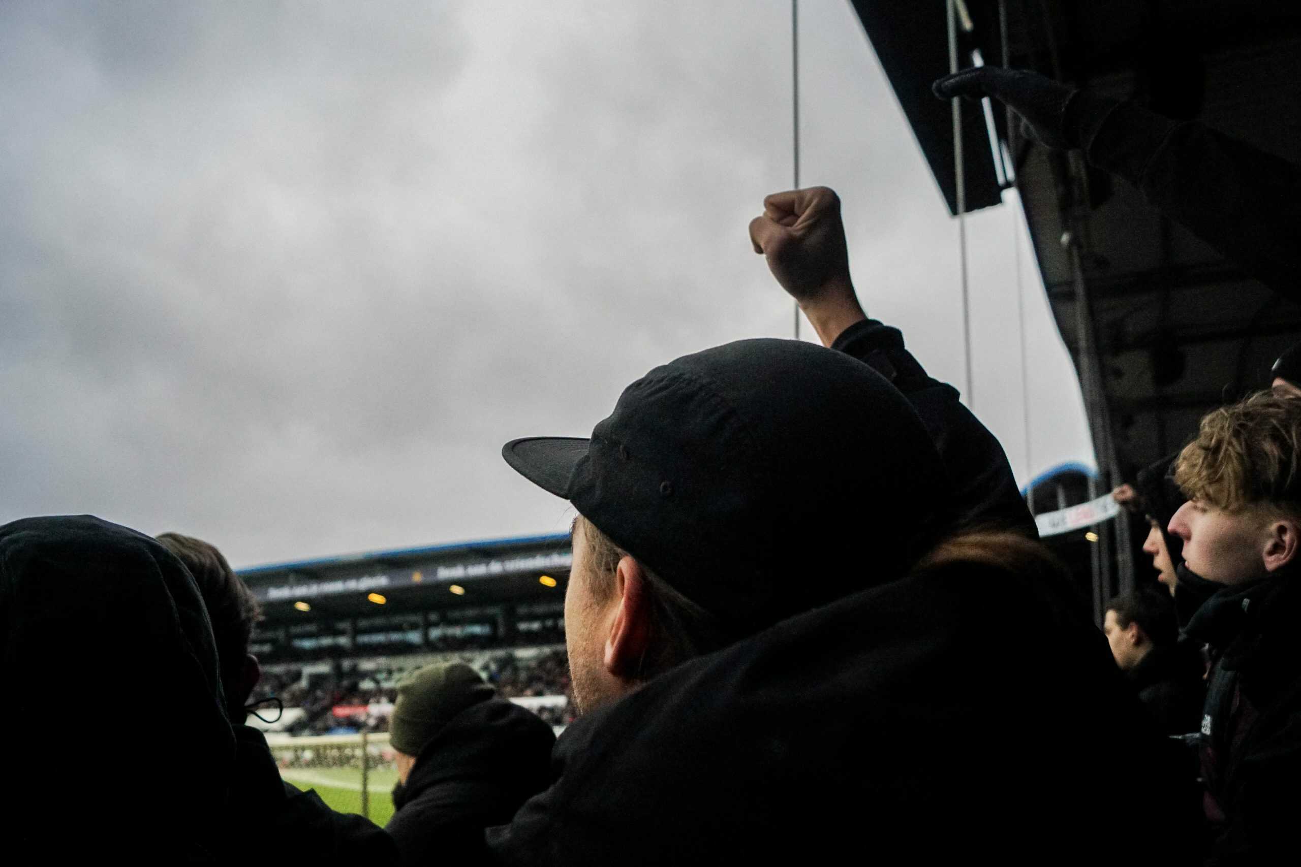 Willem II-supporters laten van zich horen bij terugkeer Brabantse derby